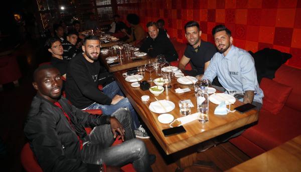 Fenerbahçeli futbolcular, Trabzonspor maçı öncesinde moral yemeği yedi