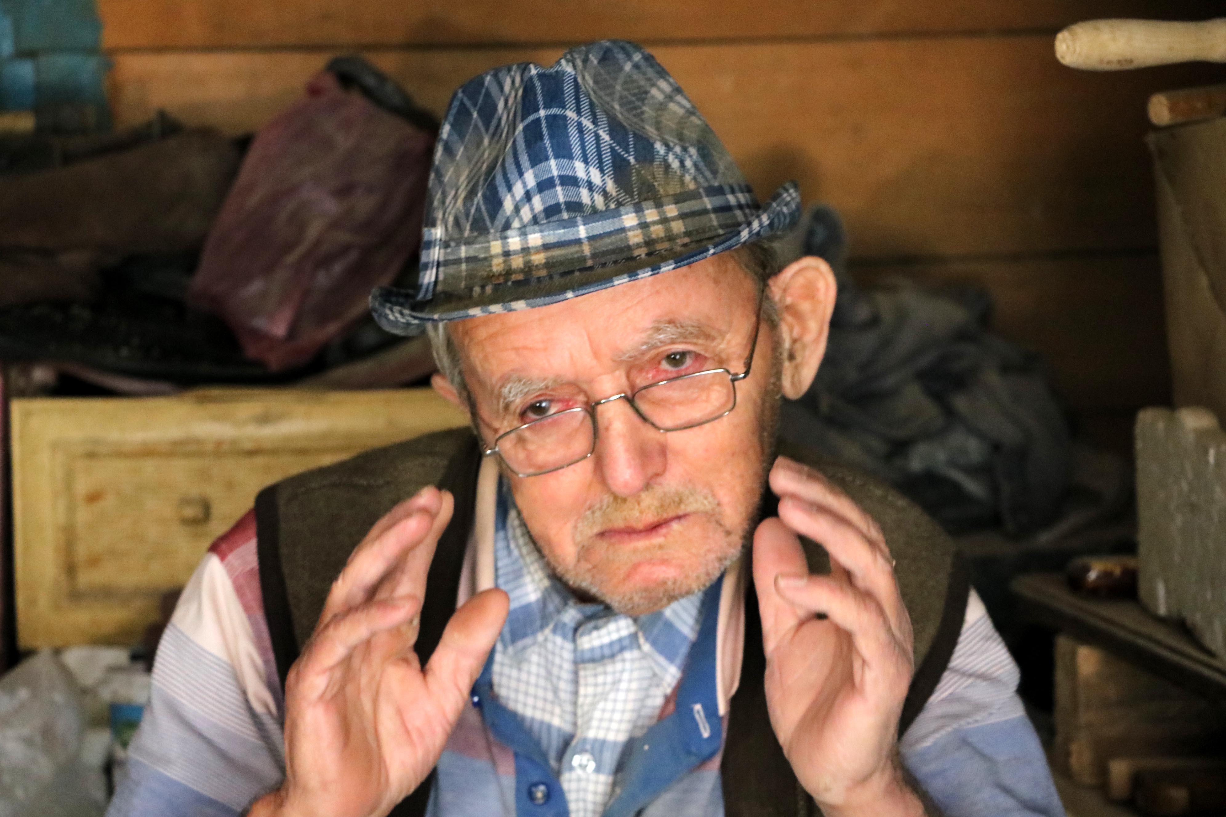 80 yaşındaki emekli imamı, bıçaklı saldırgandan çocukları kurtardı