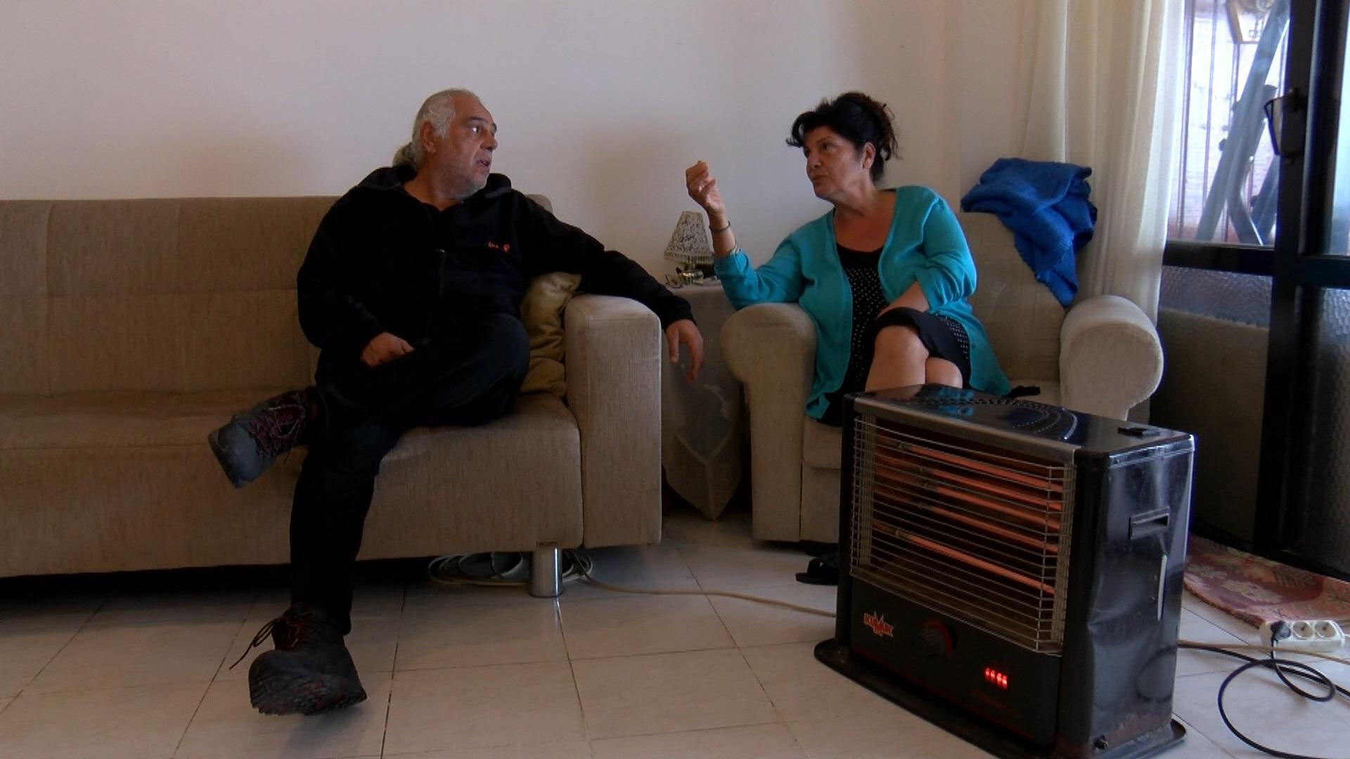 Yazlıkçılar kışın da İstanbula dönmüyor; odun kırıp ateş yakıyorlar