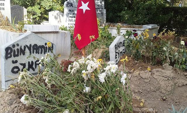 Kaldırımda yürürken, oğlunun ve eşinin öldüğü kazadan yaralı kurtulan anne: Bu kaza değil, cinayet