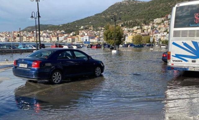 İzmir depremi Yunan adası Samosu da yıktı