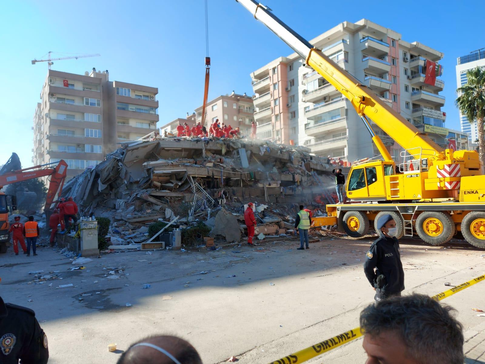 Rızabey Apartmanının yıkılmadan önceki halinin fotoğrafları ortaya çıktı