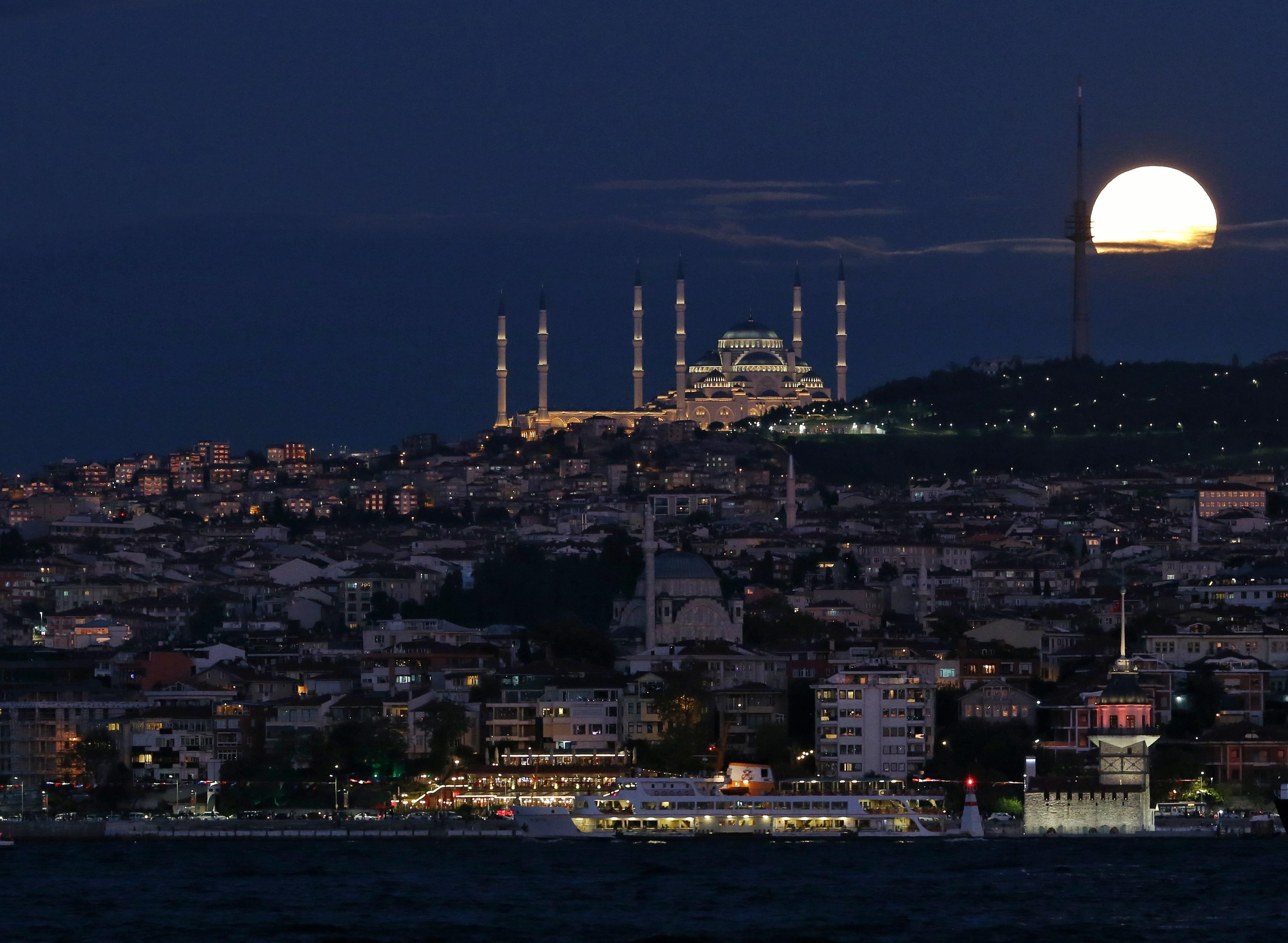 İstanbulda dolunay