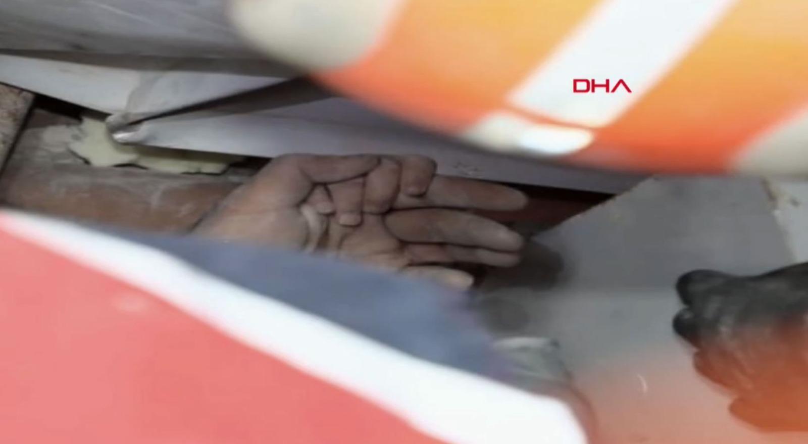 Minik Ayda, 91 saat sonra enkazdan sağ kurtarıldı