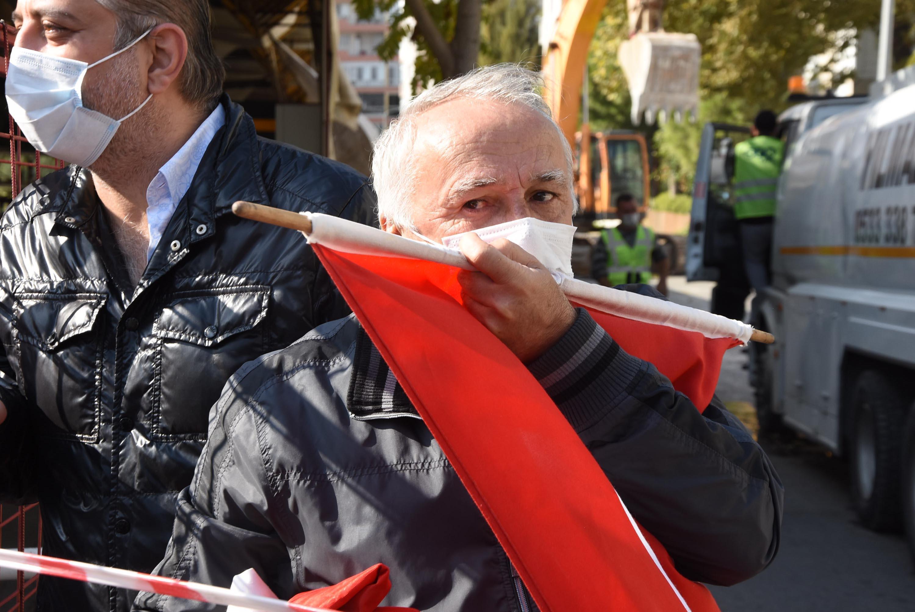 İzmir’deki yıkımlarda bayrak hassasiyeti