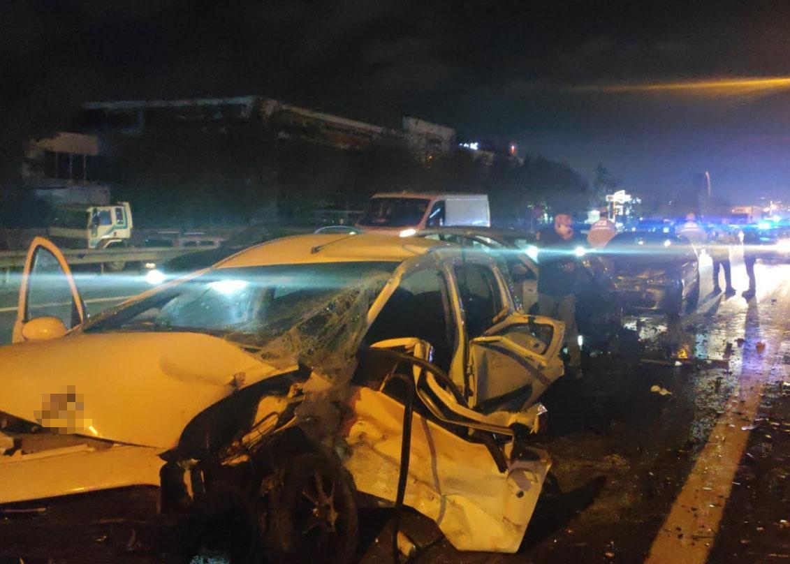 Basın Ekspres Yolunda feci kaza: 1i ağır 3 yaralı