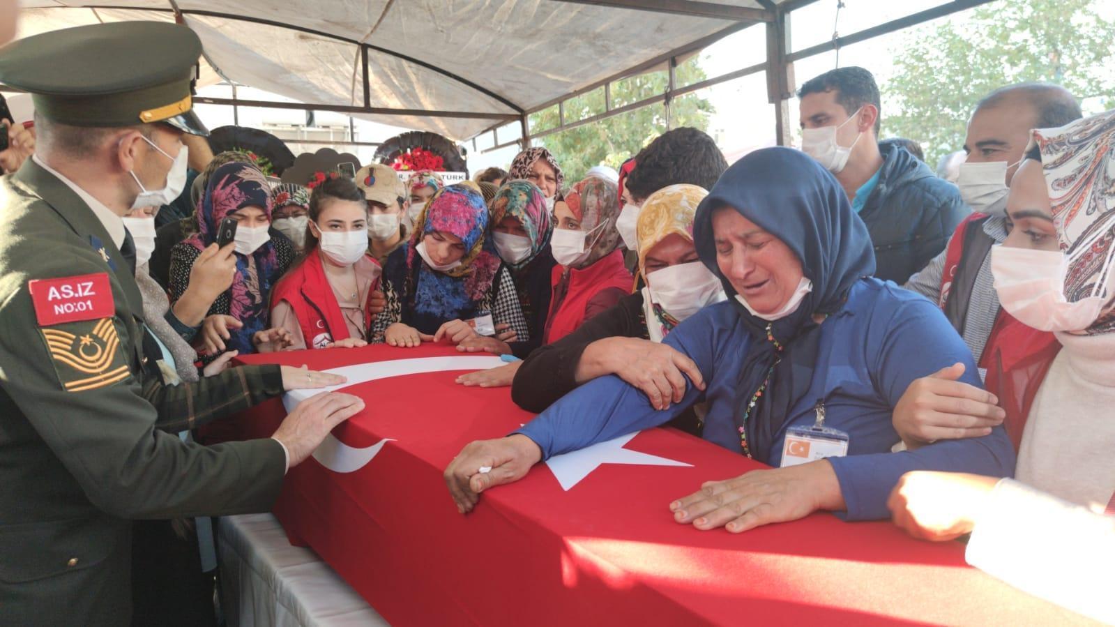 Şehit Uzman Çavuş Abdurrahman Topuksuz, son yolculuğuna uğurlandı