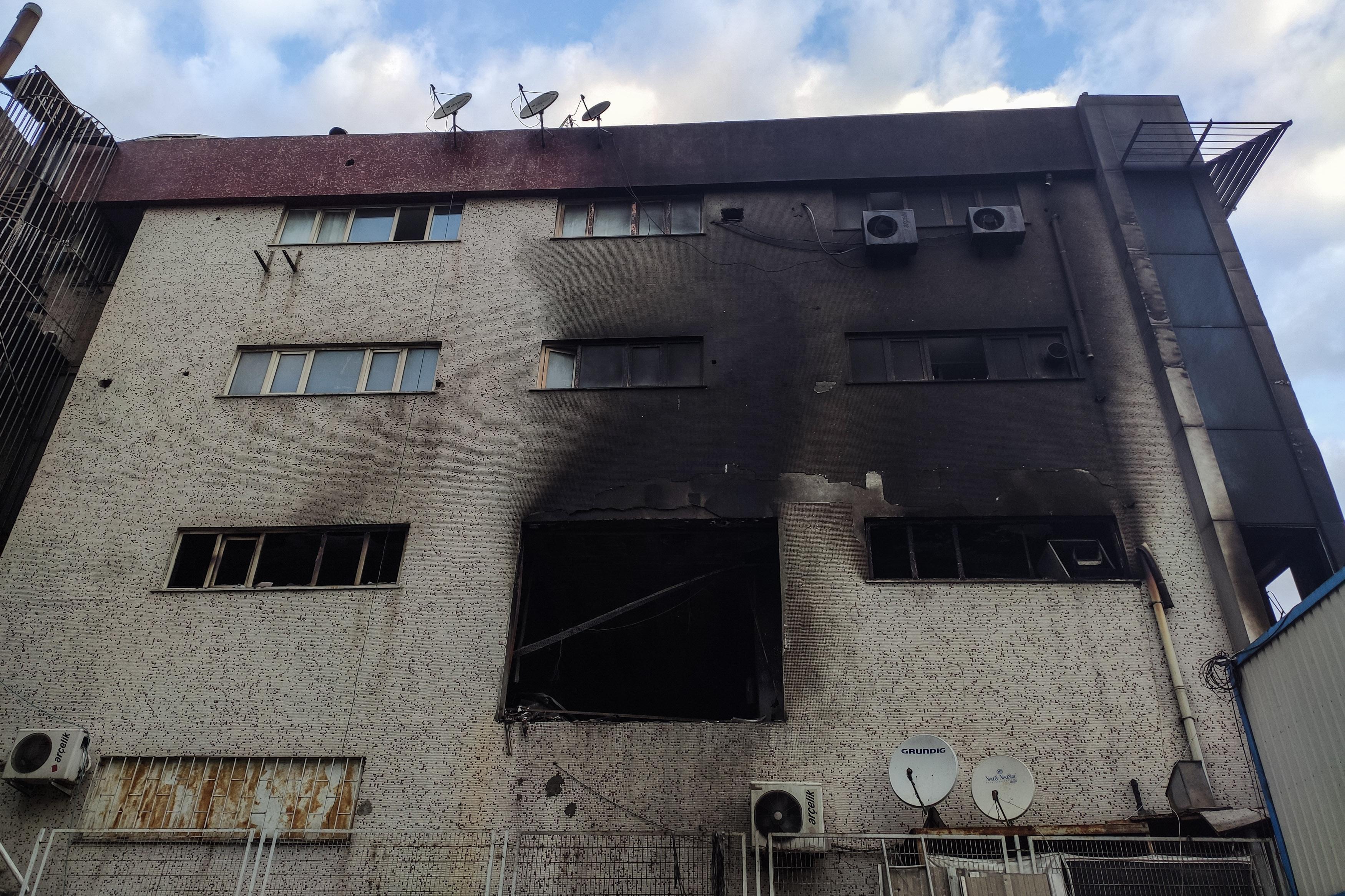 Bahçelievlerde atölyede patlama; hasarın boyutu gündüz ortaya çıktı