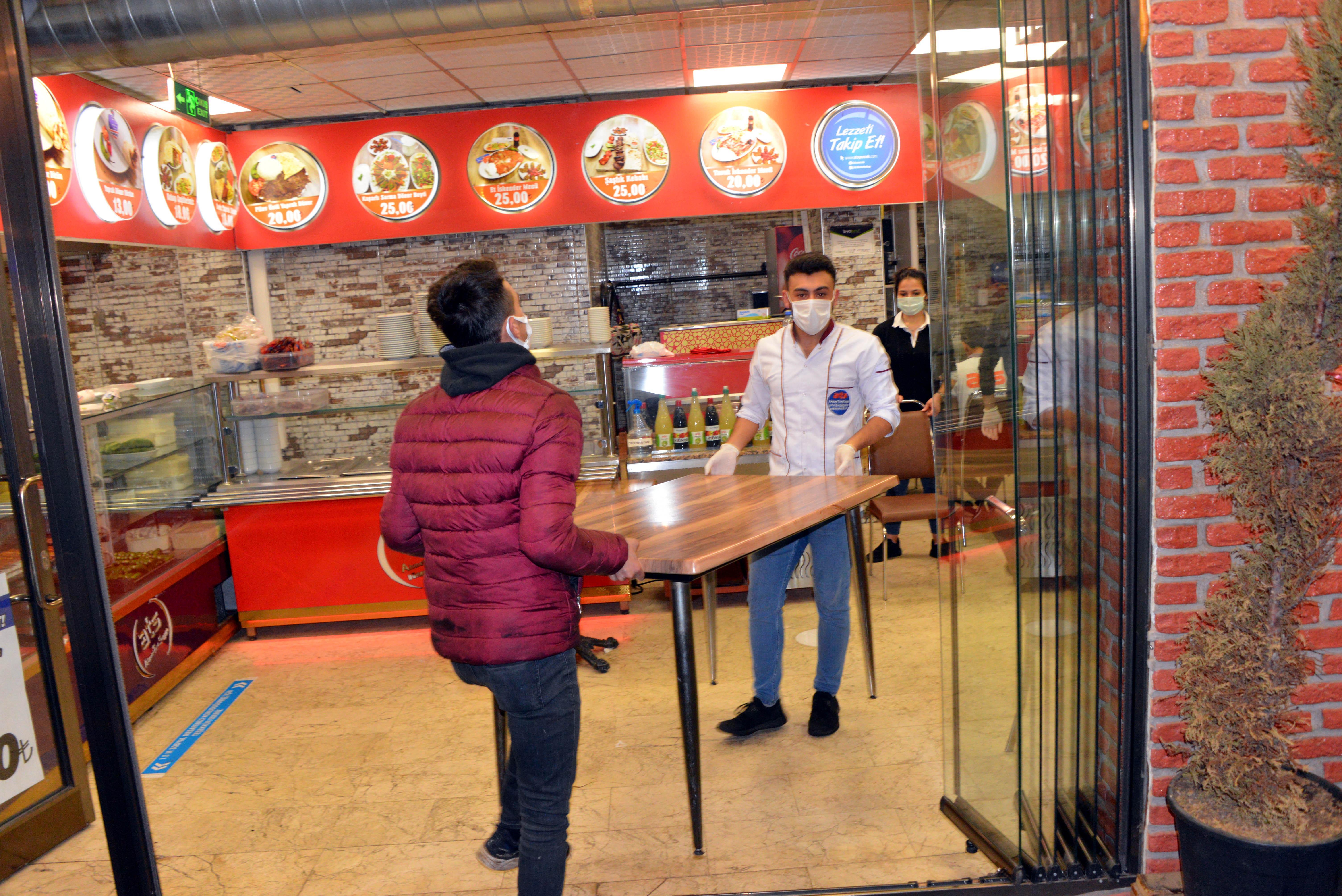 Türkiye genelinde kısıtlama kararıyla esnaf kepenk kapattı