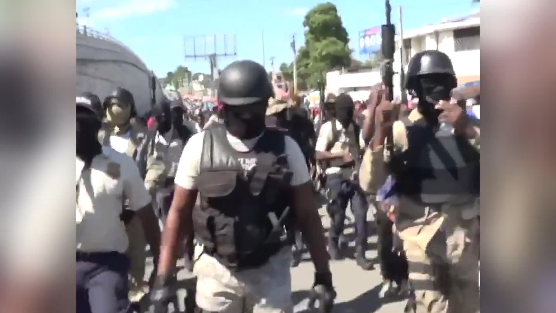 Haitide polisler greve gitti