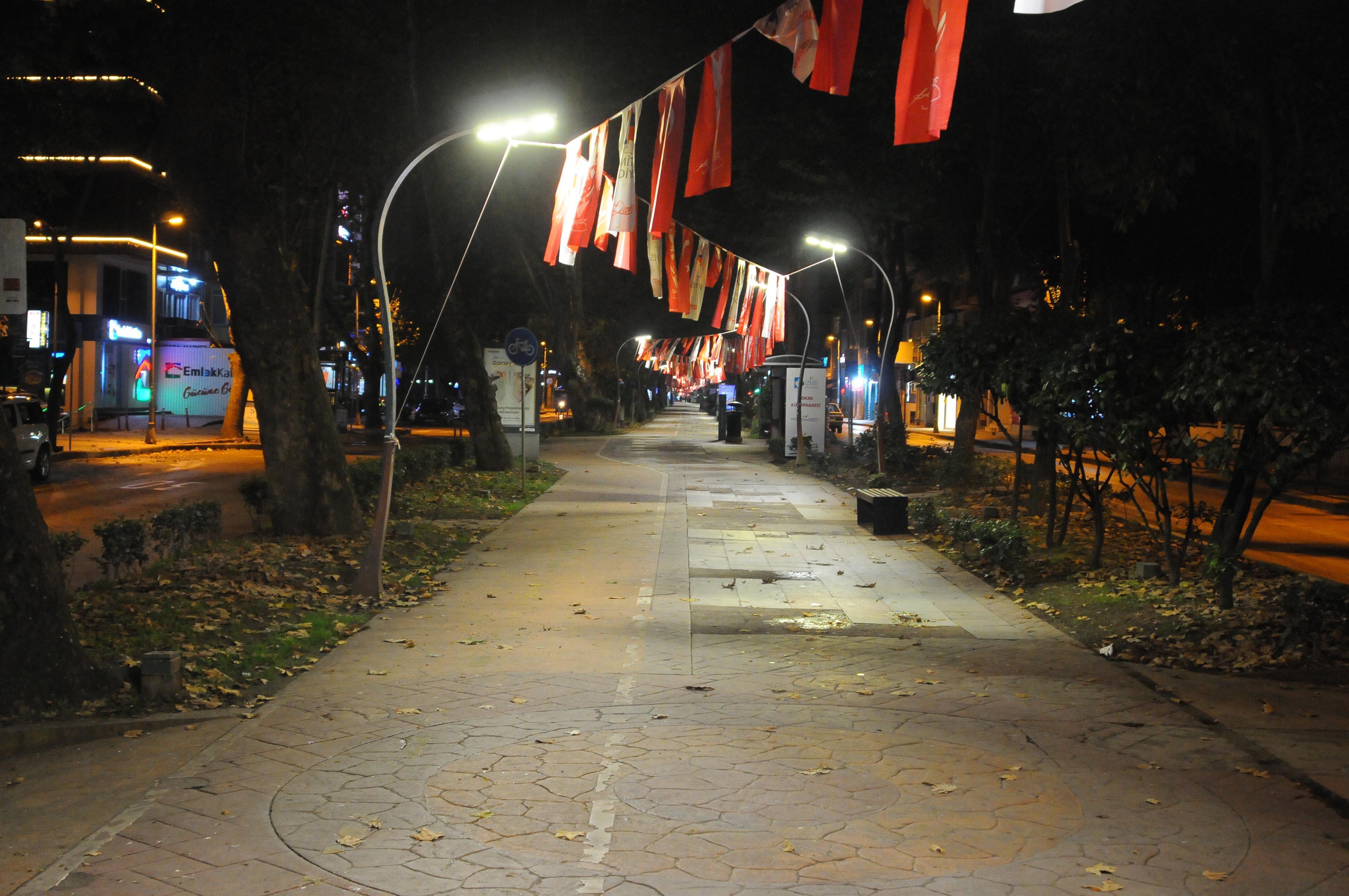 Türkiye genelinde saat 20.00 itibariyle 81 il genelinde sokağa çıkma kısıtlaması başladı