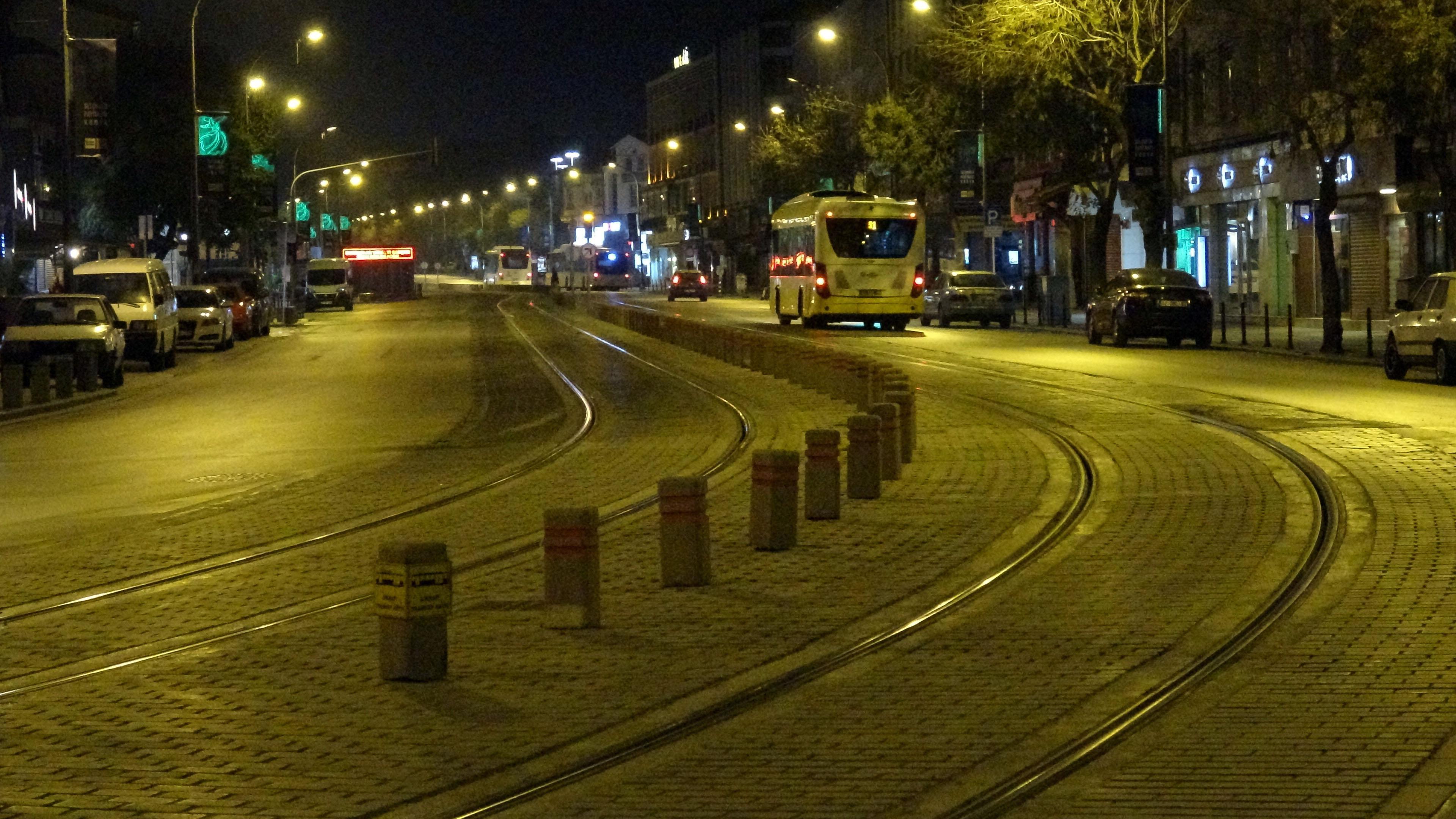 Türkiye genelinde saat 20.00 itibariyle 81 il genelinde sokağa çıkma kısıtlaması başladı