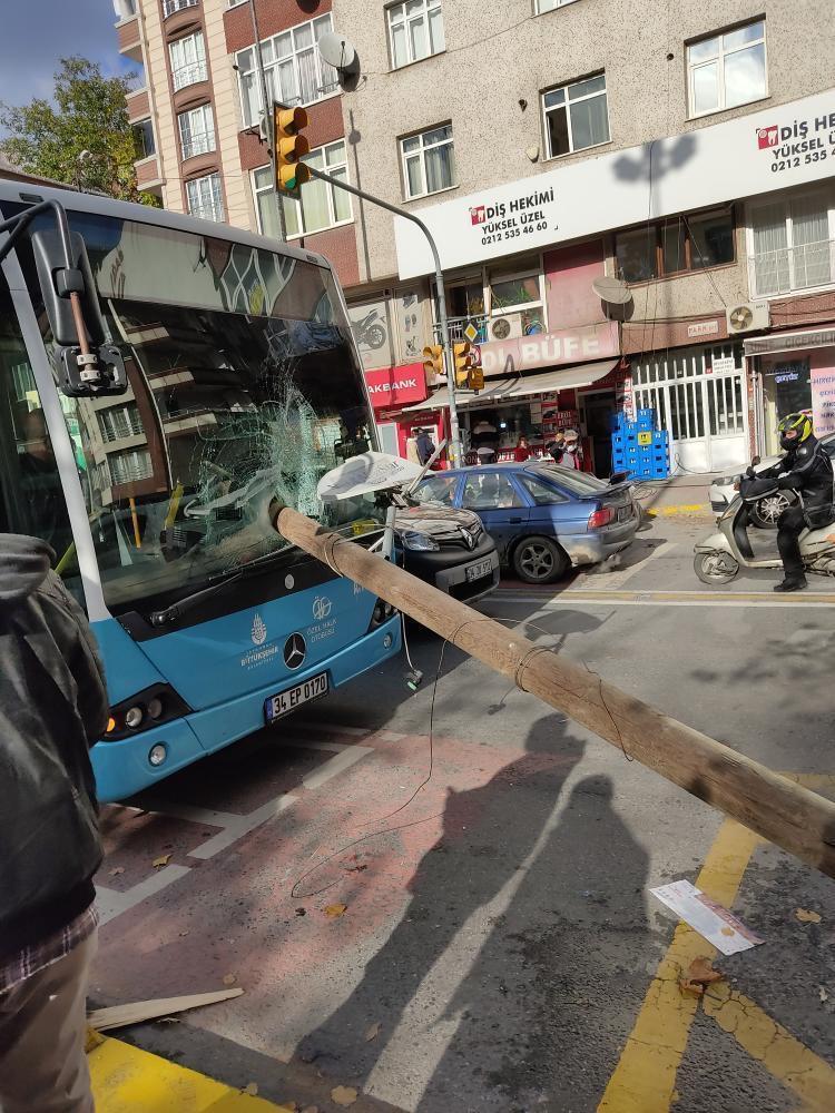 Otobüsün camından direk girdi, şoförü kıl payı ölümden döndü