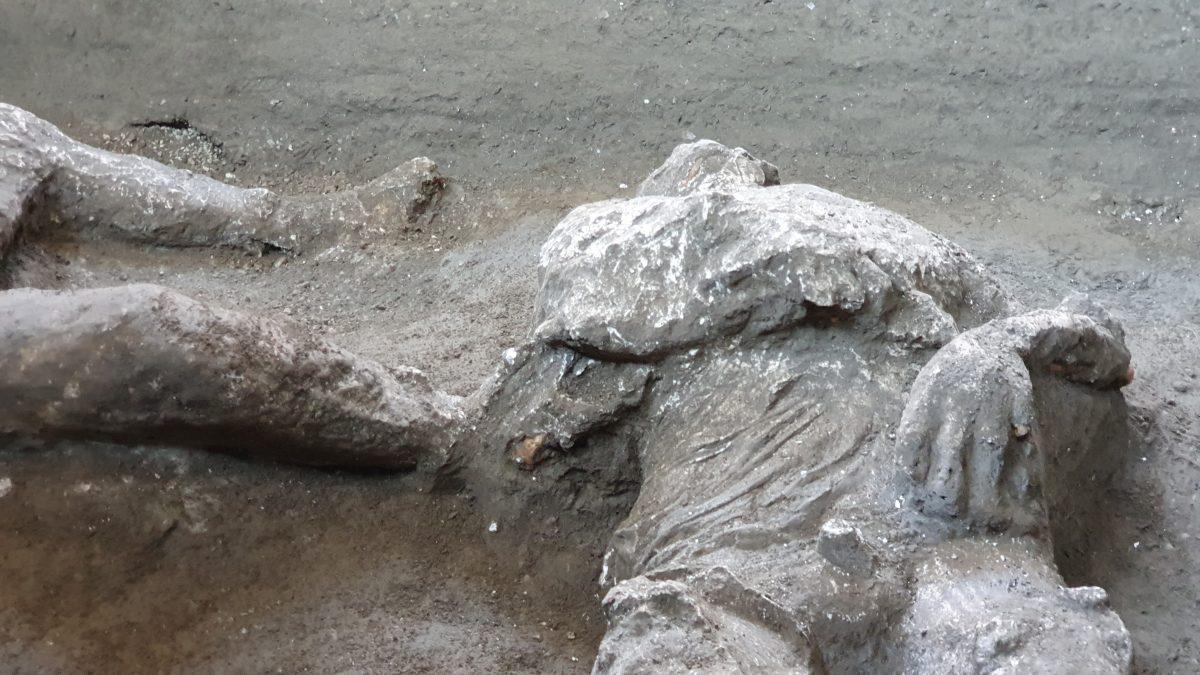 Pompeii’deki kazıda efendi ve kölesinin neredeyse mükemmel korunmuş kalıntıları bulundu