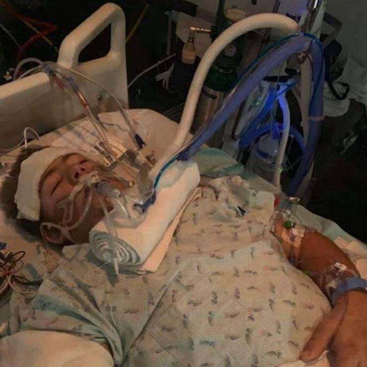 Forkliftin altında kalarak vücudunun yarısını kaybeden genç, hayata böyle tutundu