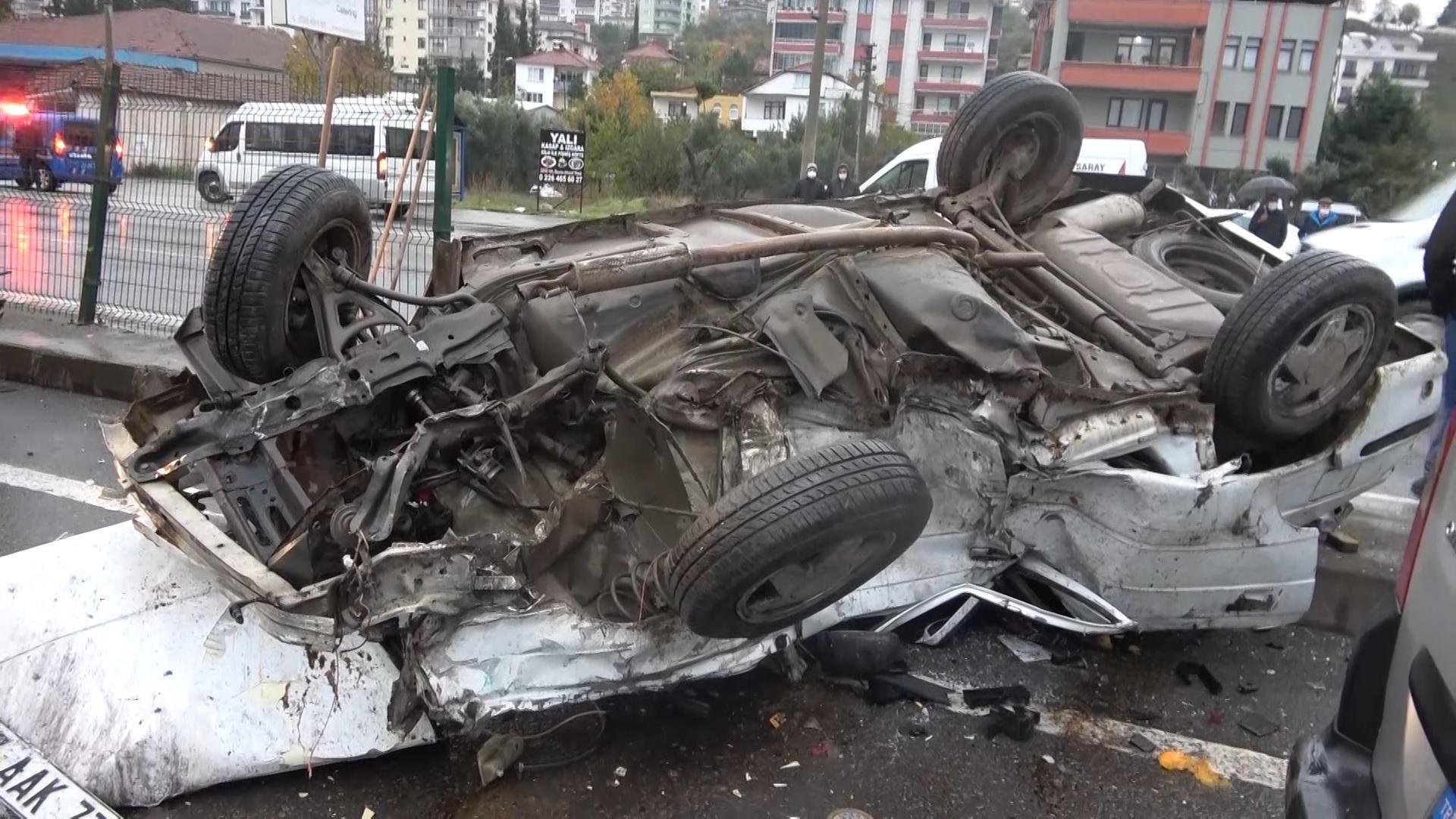 Yalova’da 6 aracın karıştığı zincirleme kaza: 1 ölü, 10 yaralı