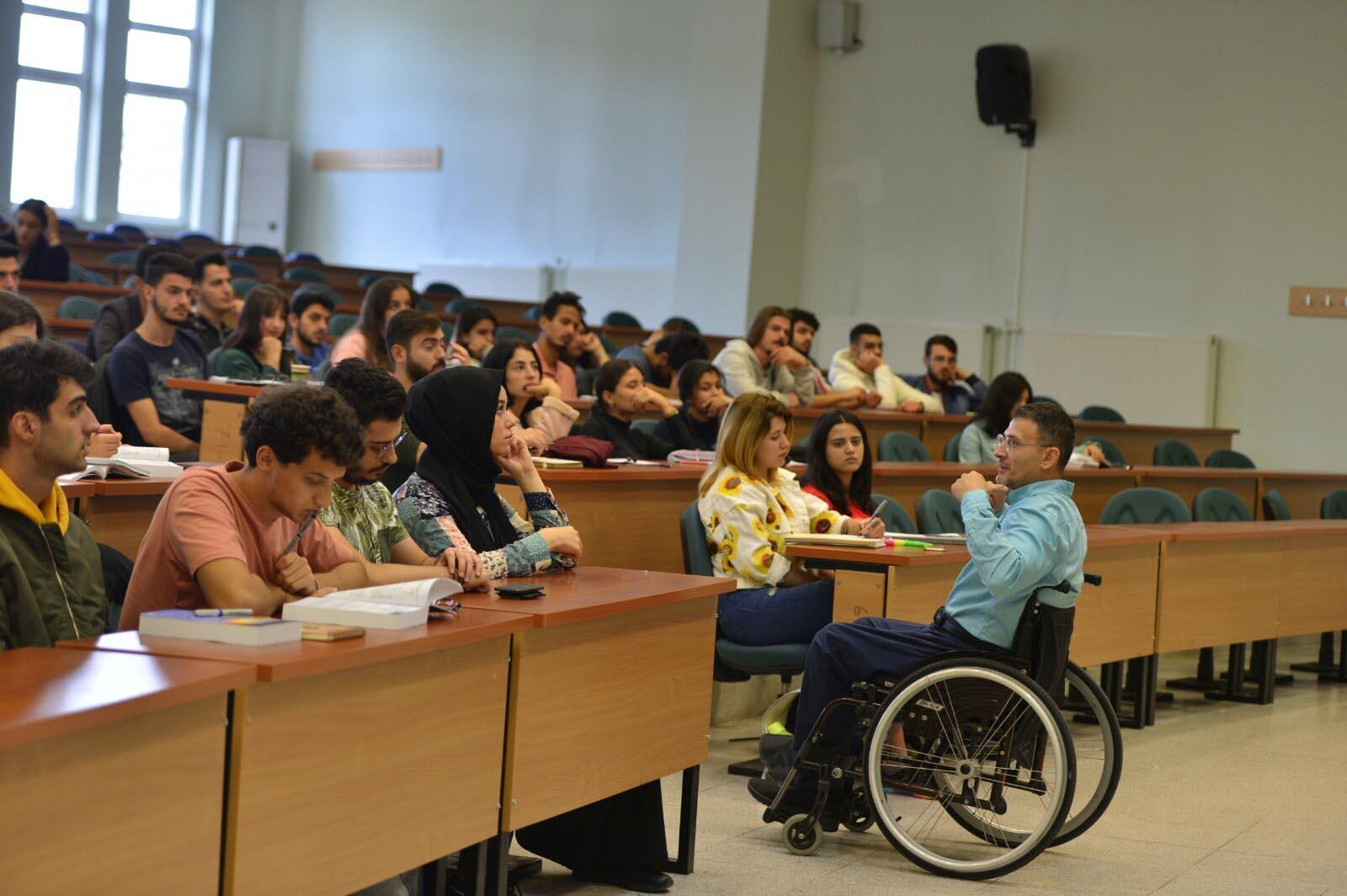 Gazi Jandarma Yüzbaşı Bahar azmiyle profesör oldu, Erdoğandan ödül aldı