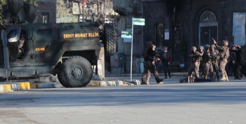 Ayrıldığı eşi ve 2 kızını öldürdü, vurularak etkisiz hale getirildi