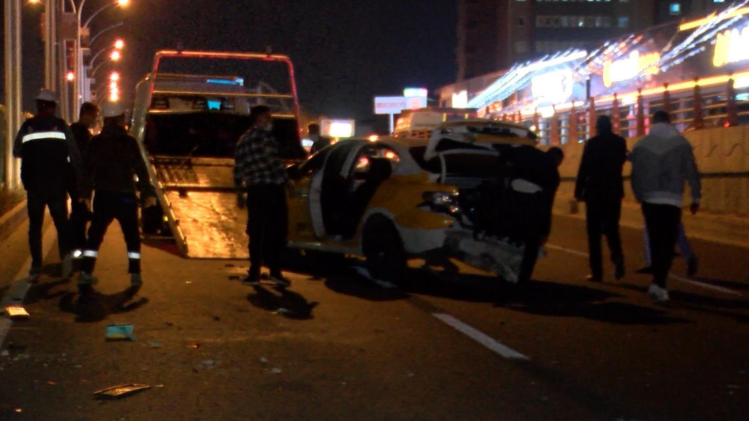 Diyarbakırda kazaya müdahale eden polise otomobil çarptı: 1i polis 5 yaralı