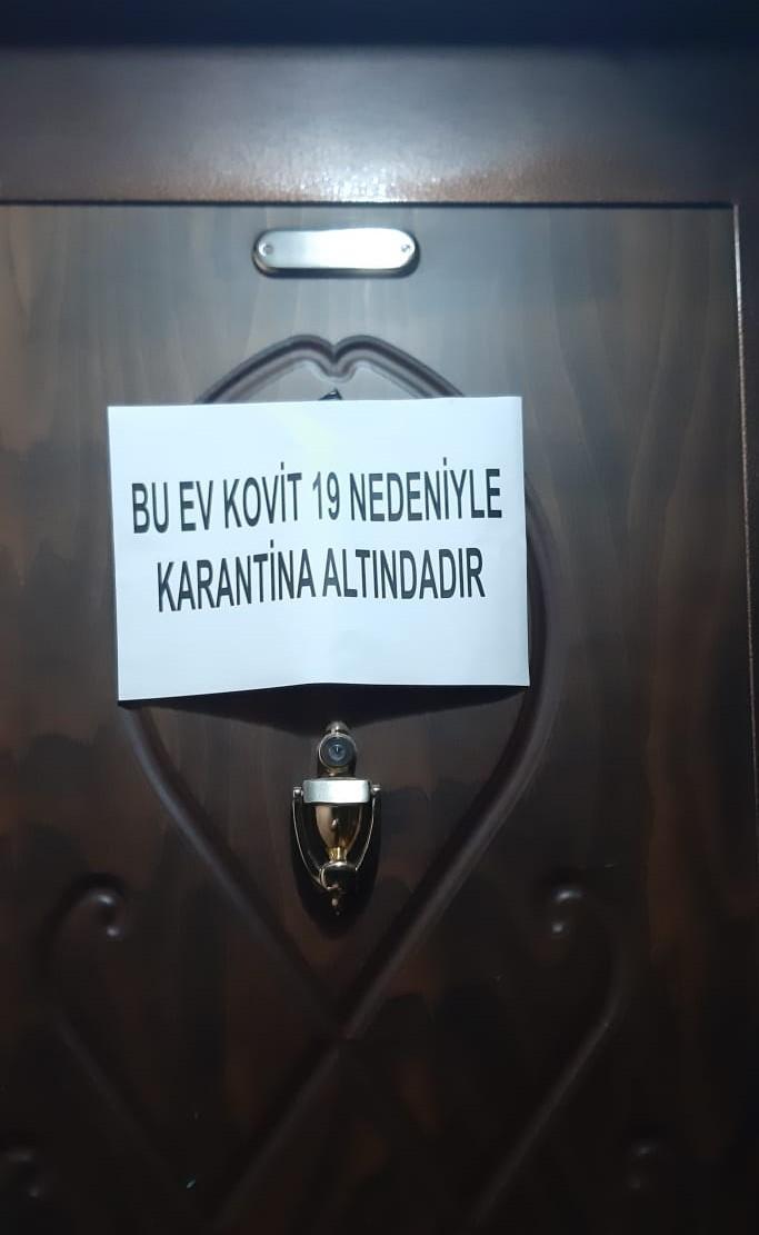 Balıkesirde koronavirüs vakası görülen evlere, ‘Bu konut görüşme ve ziyarete kapalıdır’ notu asılacak