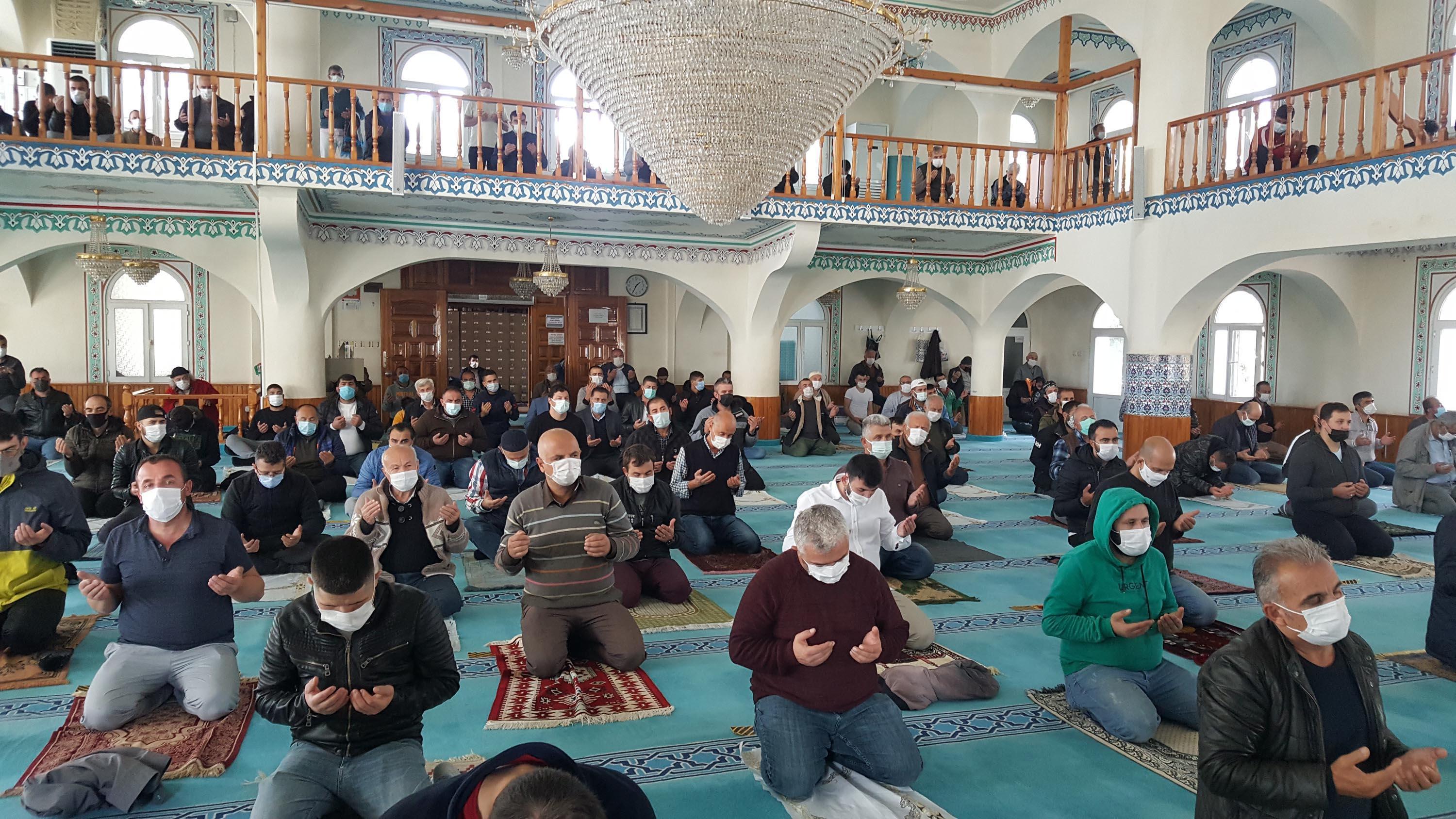 Türkiye genelinde camilerde yağmur için dua edildi