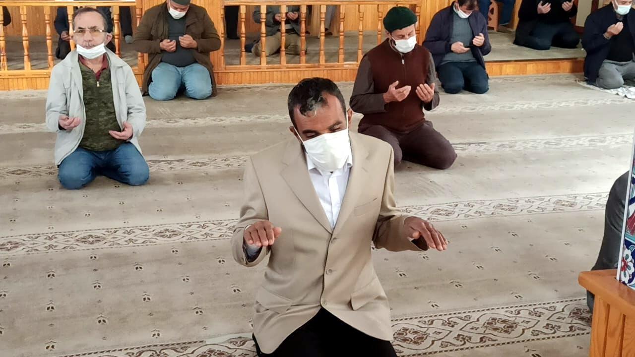 Türkiye genelinde camilerde yağmur için dua edildi