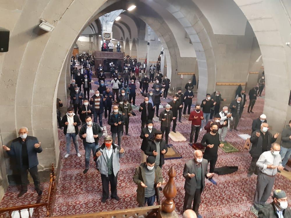 Türkiye genelinde camilerde yağmur için dua edildi