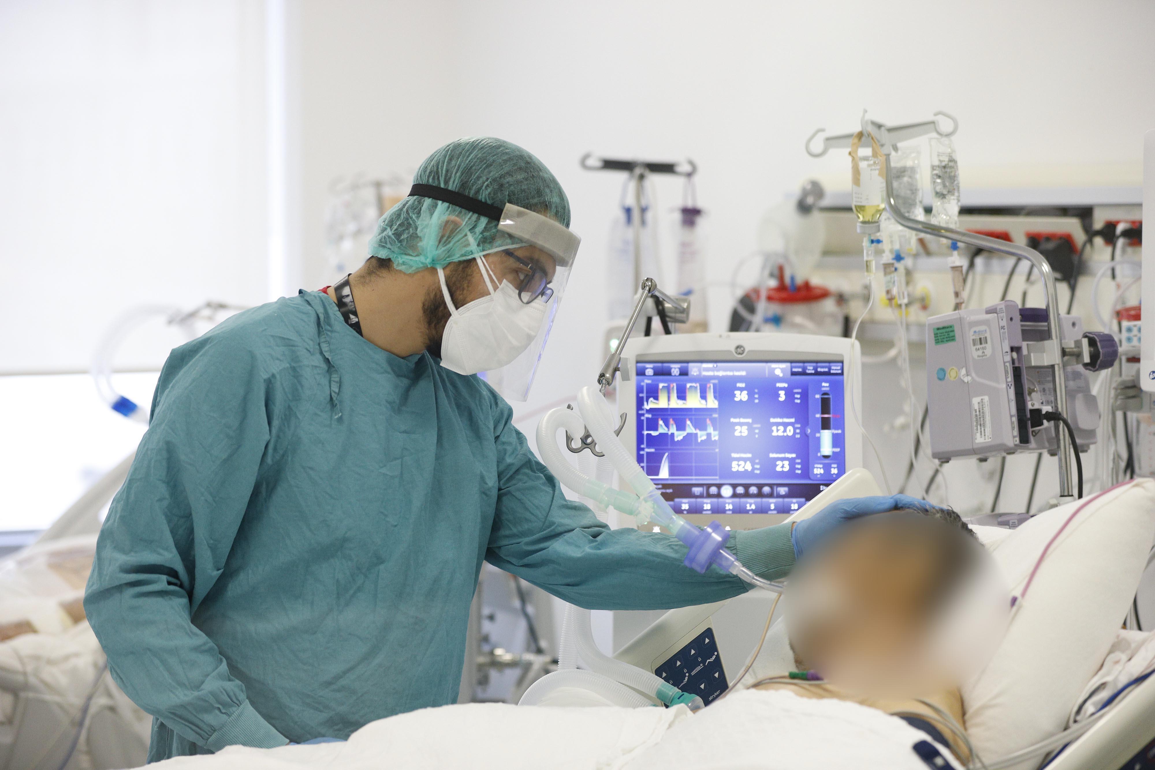 Covid-19 hastalarının refakatçileri sağlık çalışanları