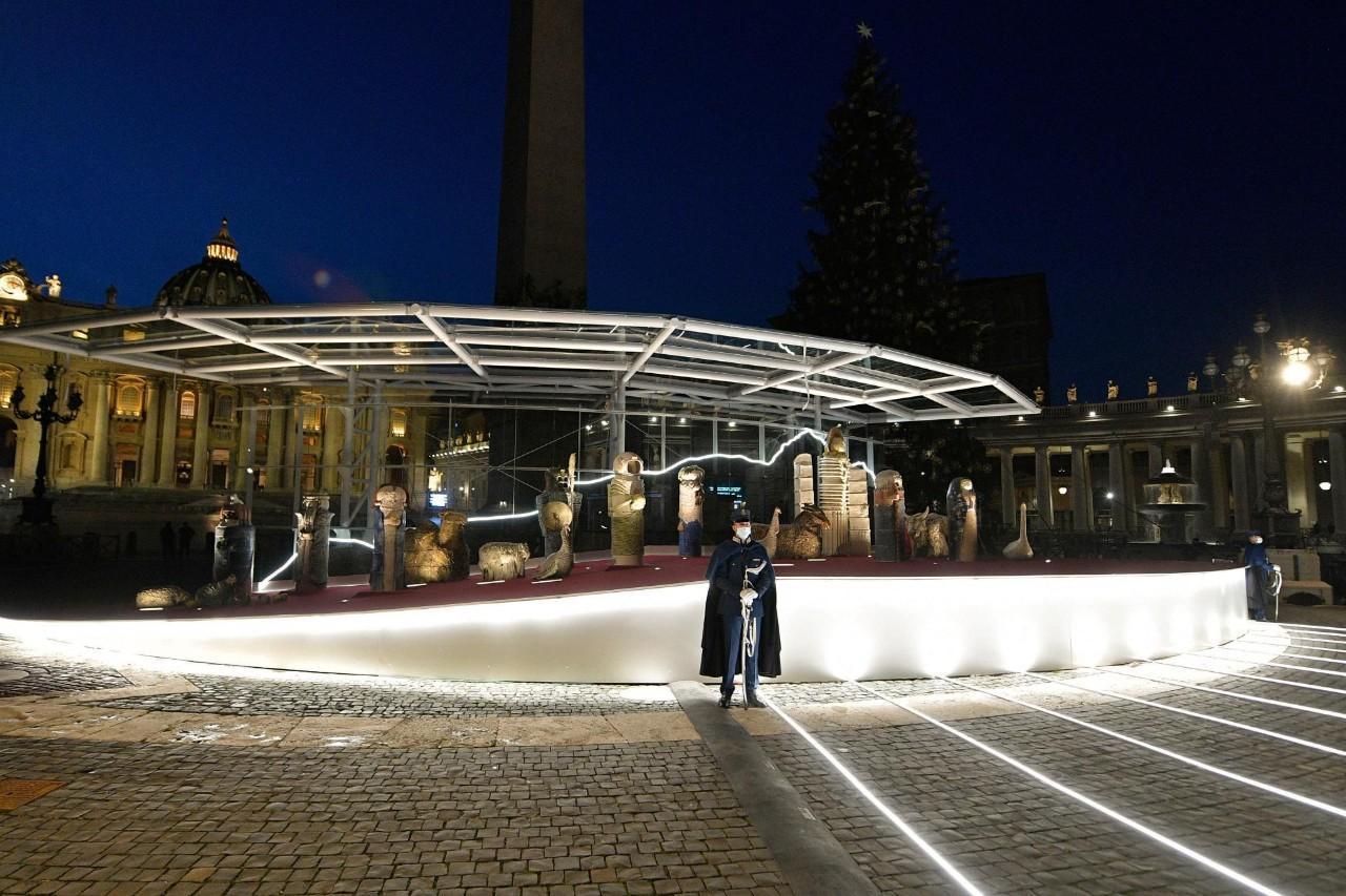 Vatikan’da Hz. İsa’nın doğumunu simgeleyen heykeller kriz yarattı