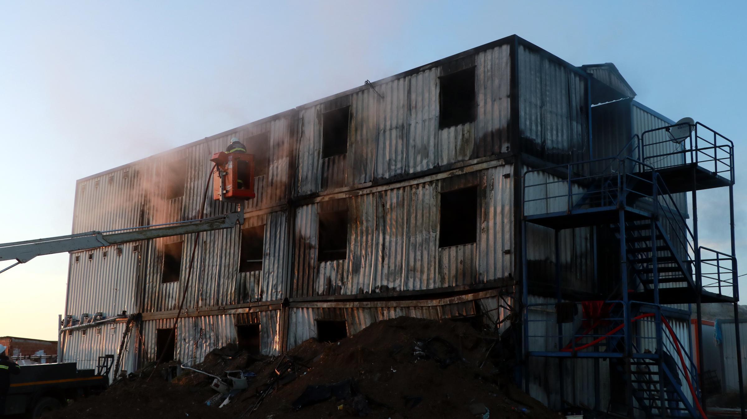 Burdurda cezaevi inşaatında işçilerin kaldığı konteynerde yangın çıktı