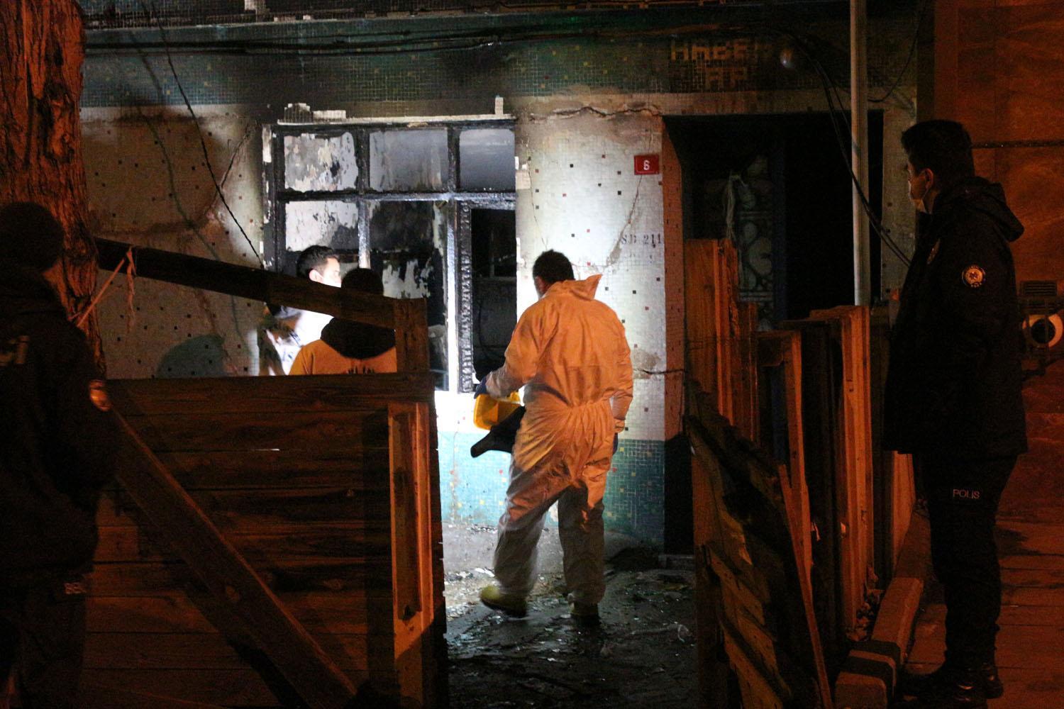 Bayrampaşada çıkan yangında bir kişi hayatını kaybetti