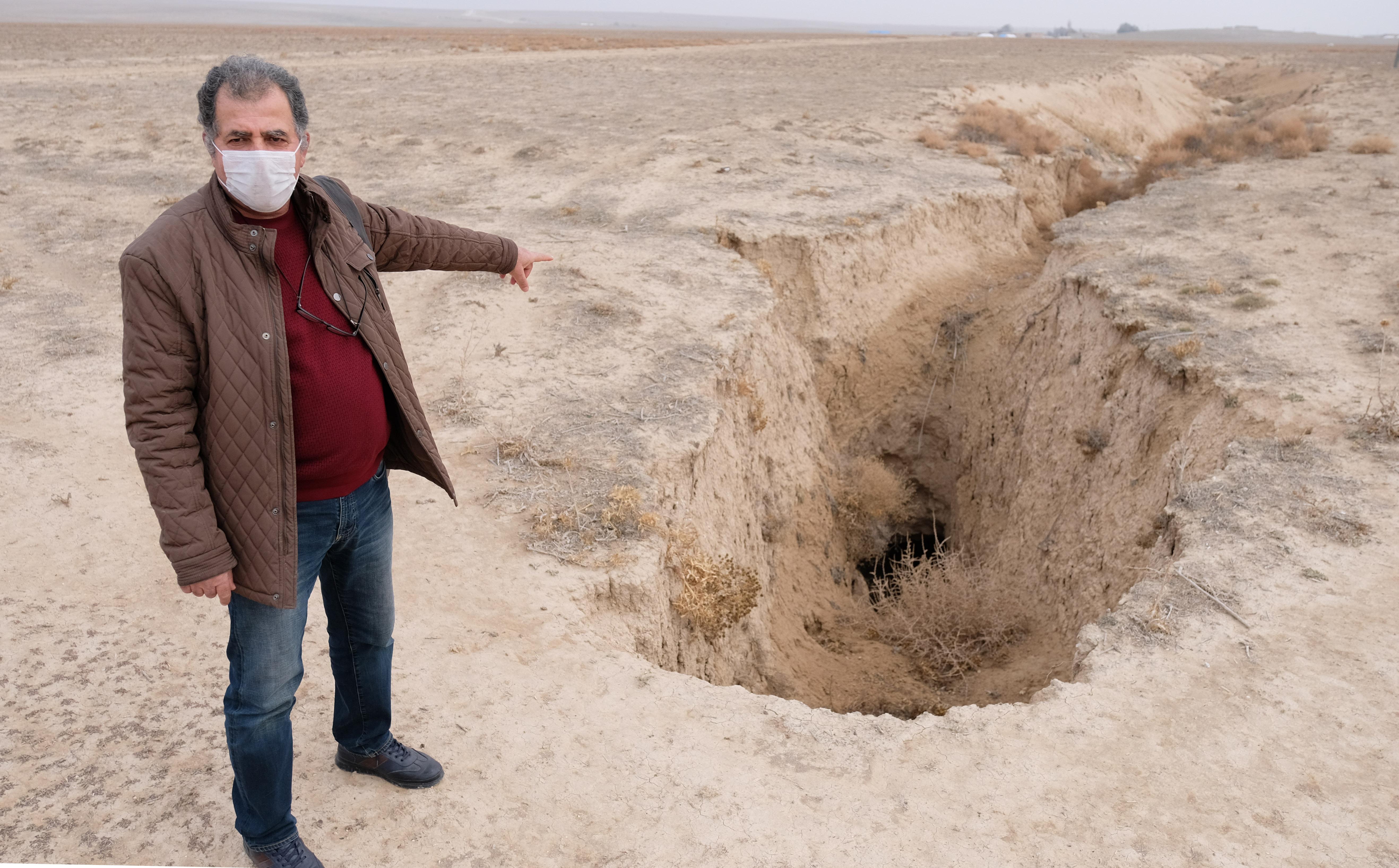 Karapınarda bu kez de üzerinden yol geçen 630 metre çapında obruk tespit edildi