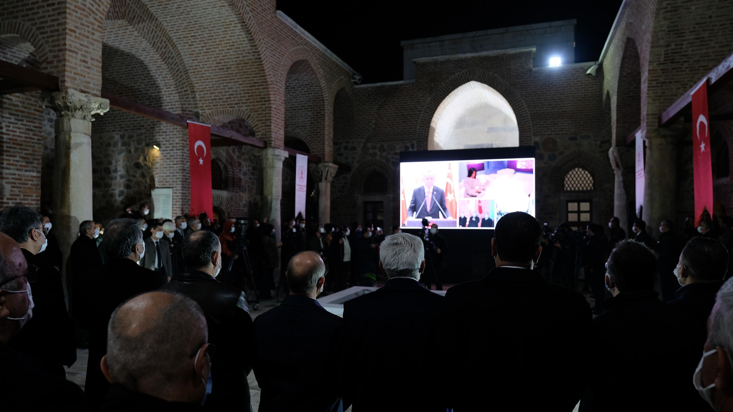 Erdoğan: Medeniyet ve kültür davamızda aynı mesafeyi kat edemediğimizi görmenin üzüntüsü içindeyim