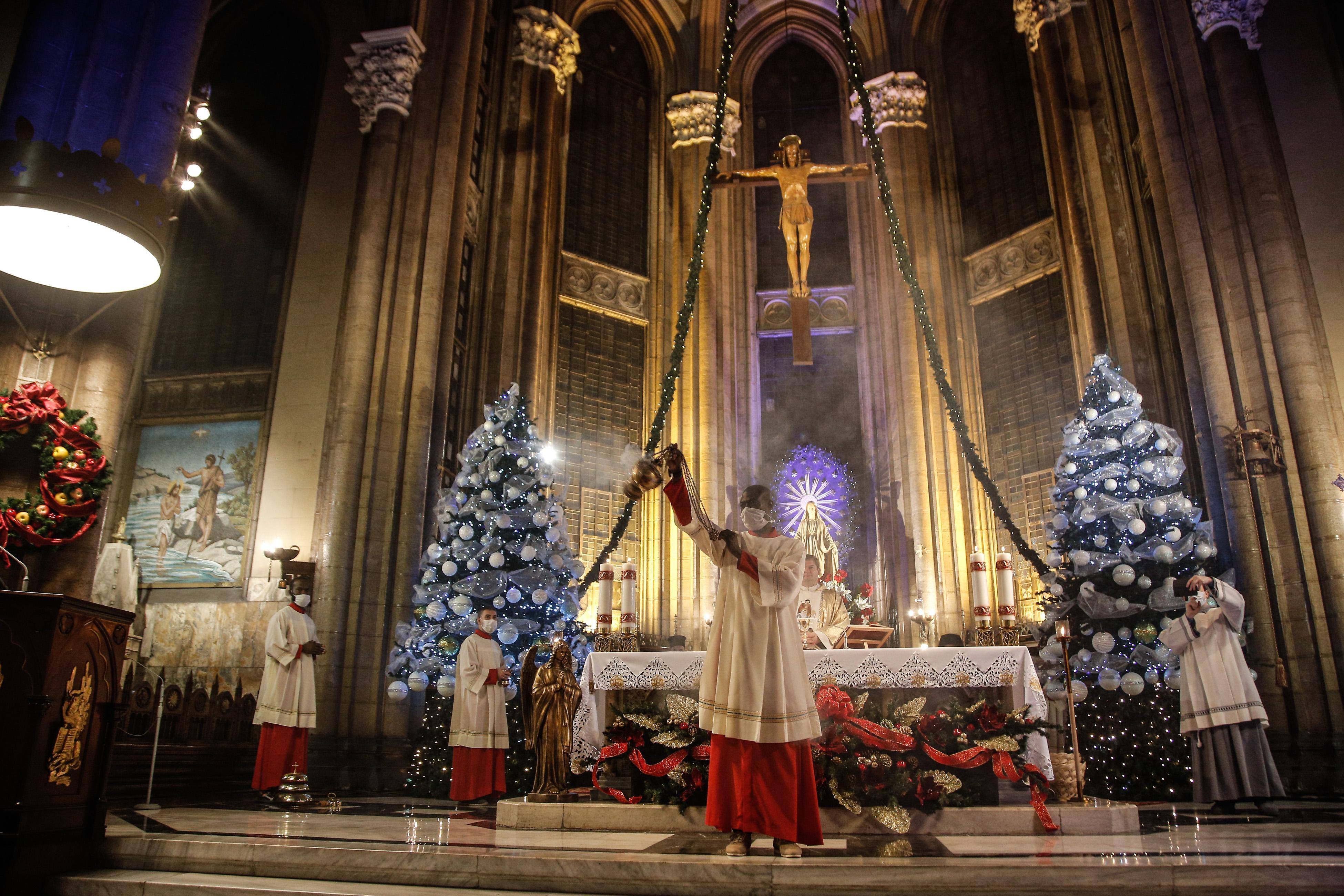 Saint Antuan Kilisesinde pandemi gölgesinde Noel ayini yapıldı