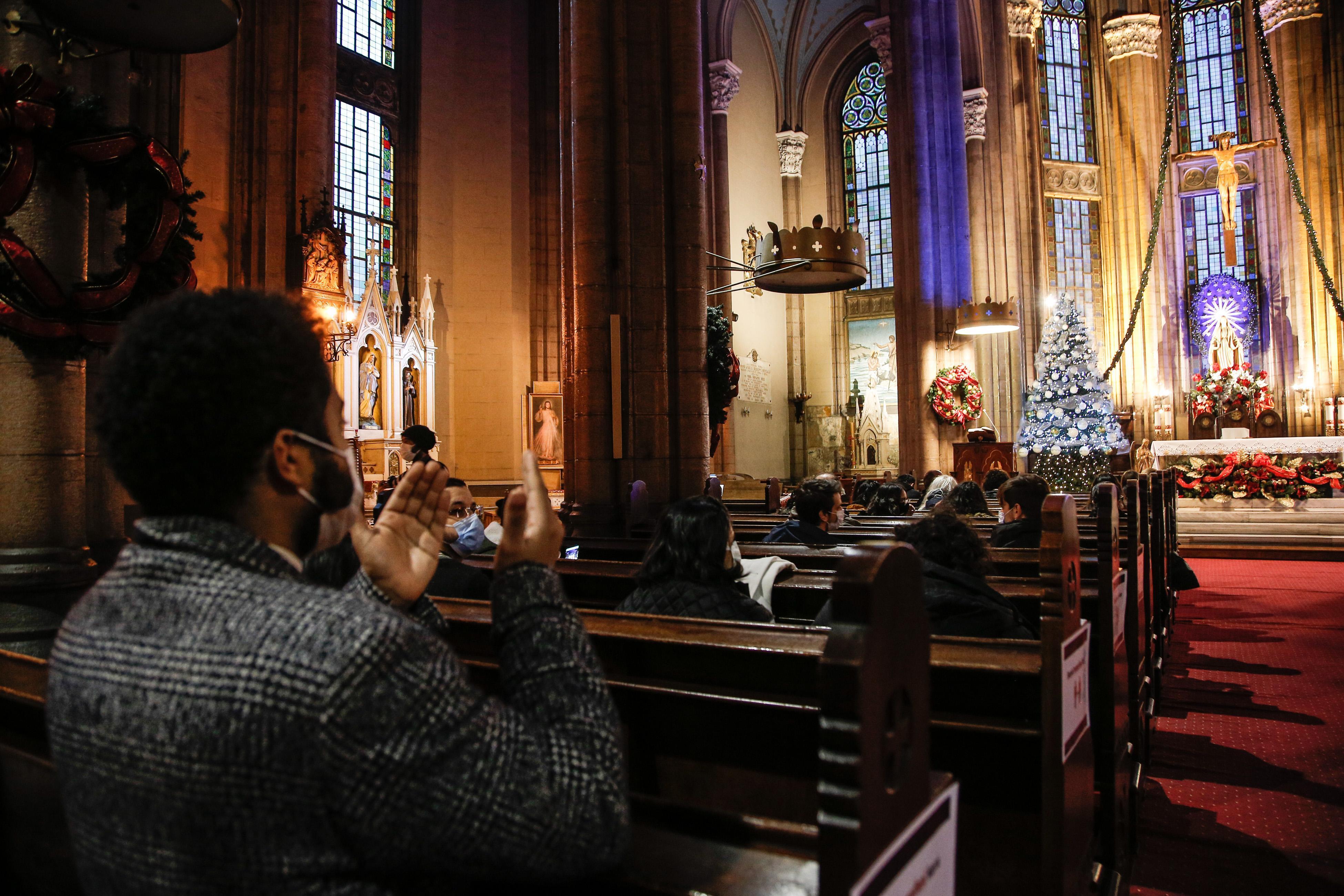 Saint Antuan Kilisesinde pandemi gölgesinde Noel ayini yapıldı