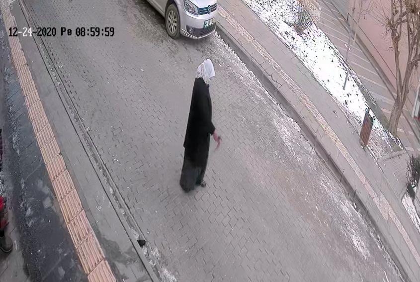 Suriyeli kadınların saç koparan sokak kavgası kamerada
