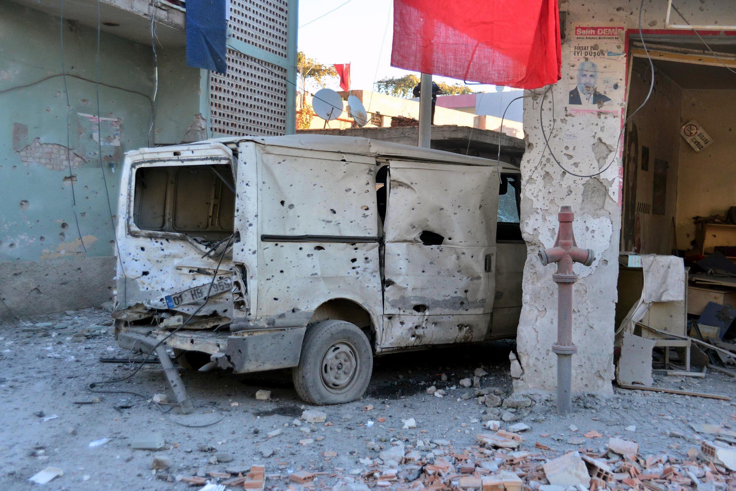 Adanada polis merkezine yapılan saldırıdaki bomba yüklü aracı evinde saklayan terörist yakalandı