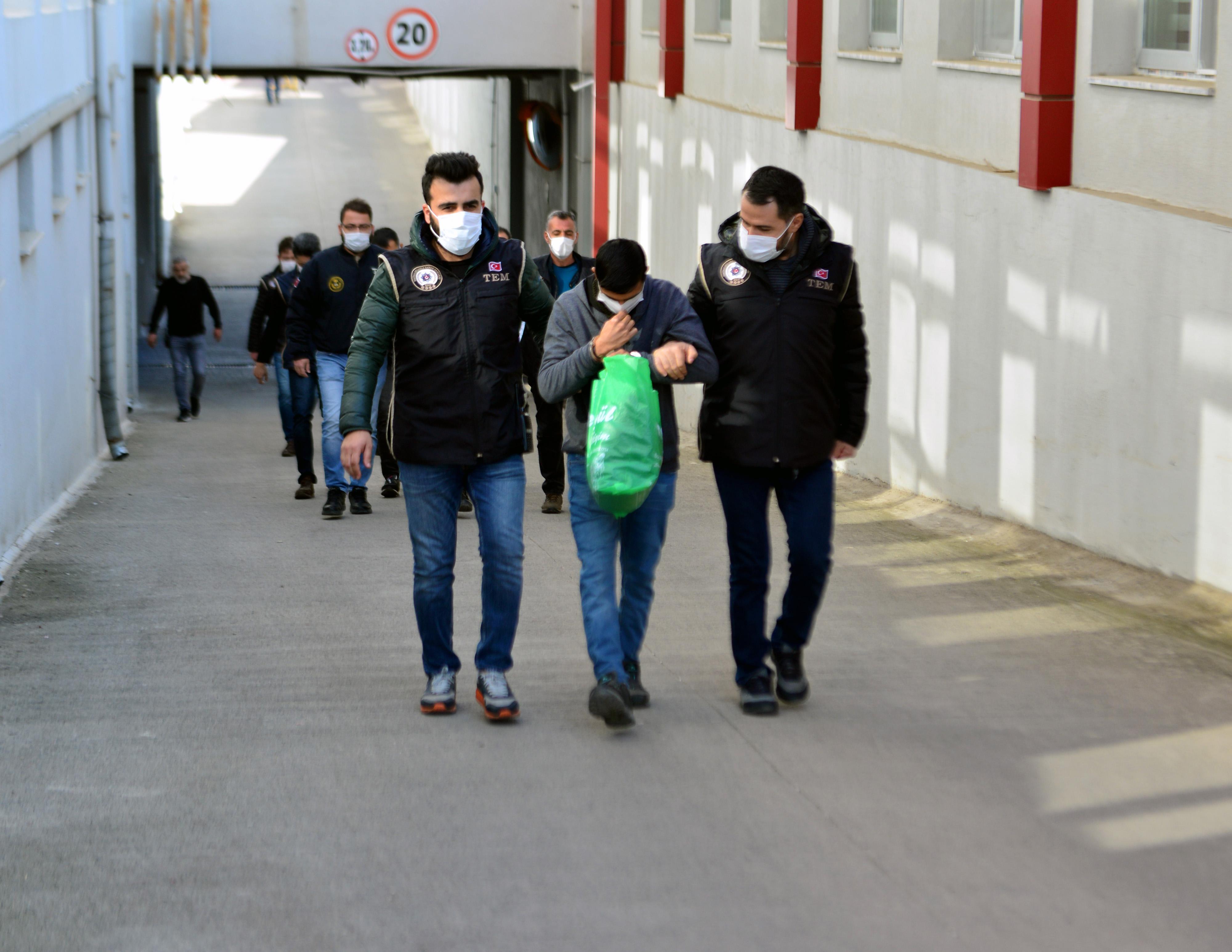 Adanada polis merkezine yapılan saldırıdaki bomba yüklü aracı evinde saklayan terörist yakalandı