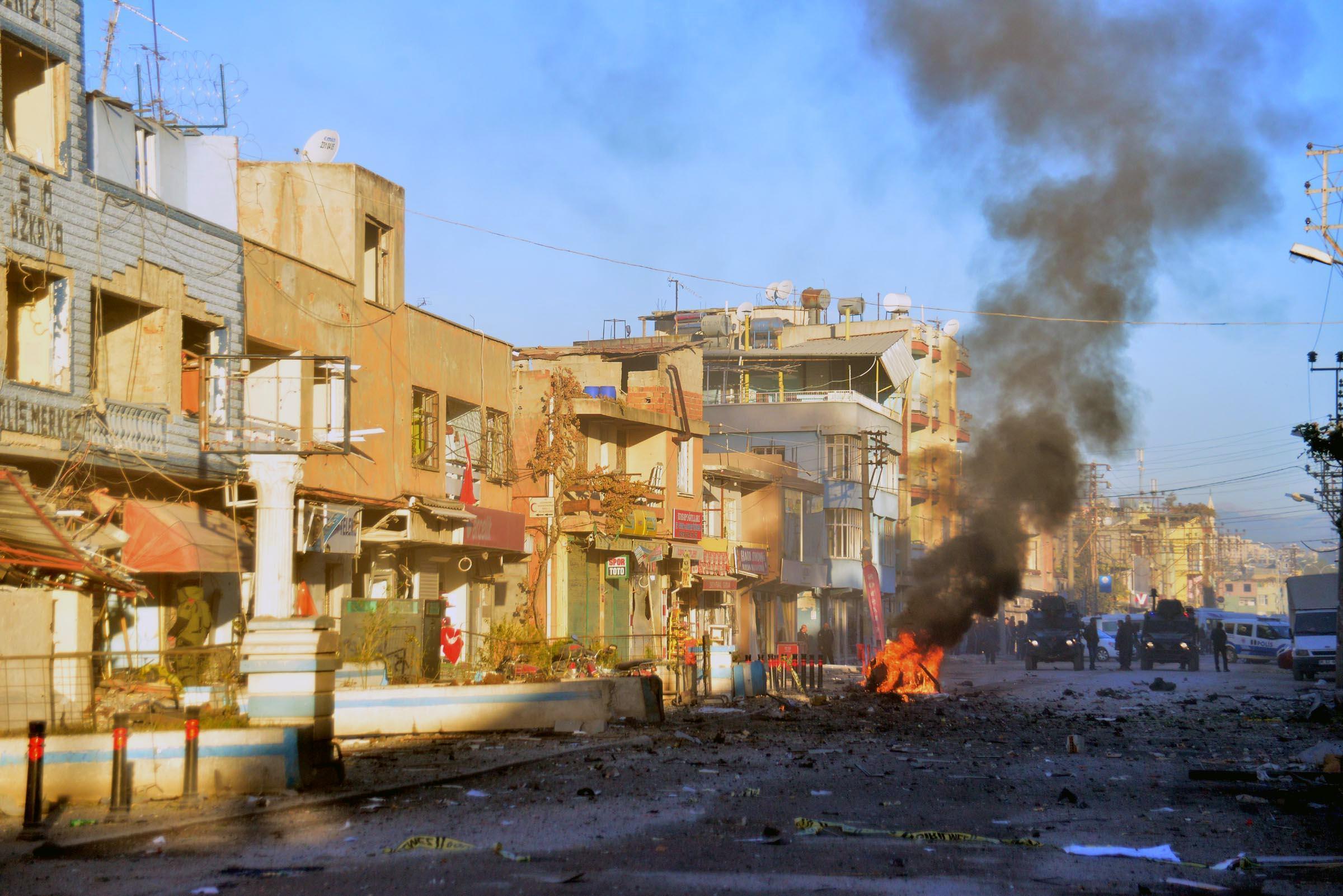 Adanada polis merkezine yapılan saldırıdaki bomba yüklü aracı evinde saklayan terörist yakalandı