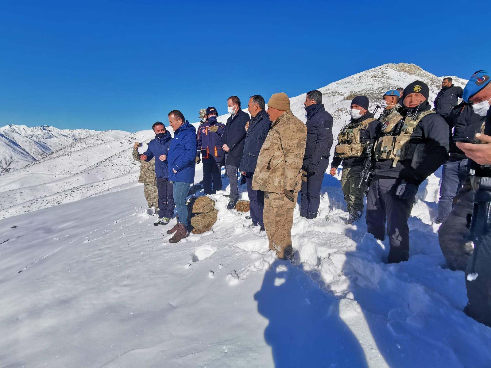MSB: Hakkaride çığ altında kalan 1 asker şehit oldu, 1 asker aranıyor