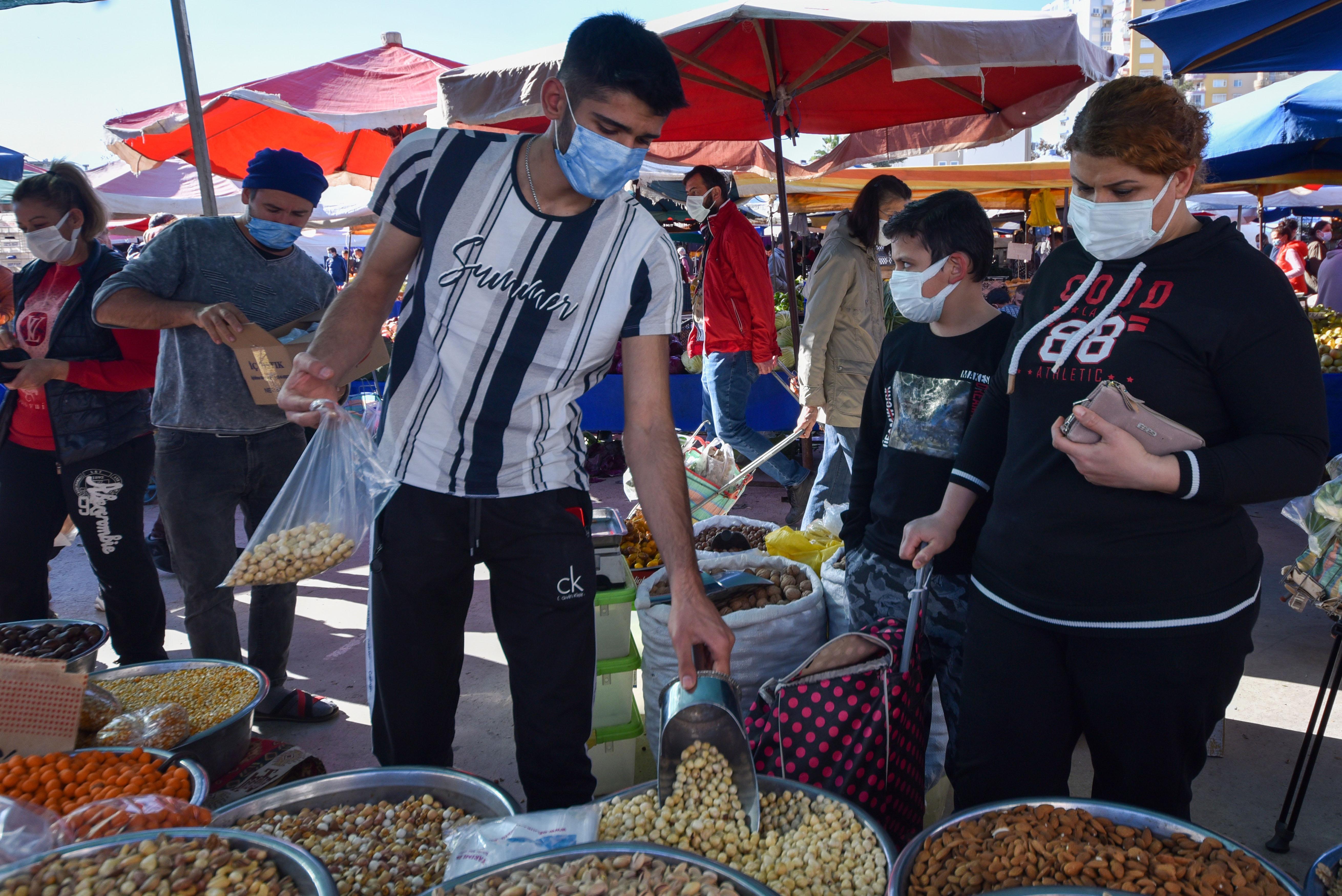 Yılbaşında pijama, terlik, televizyon keyfi, en az 200 lira