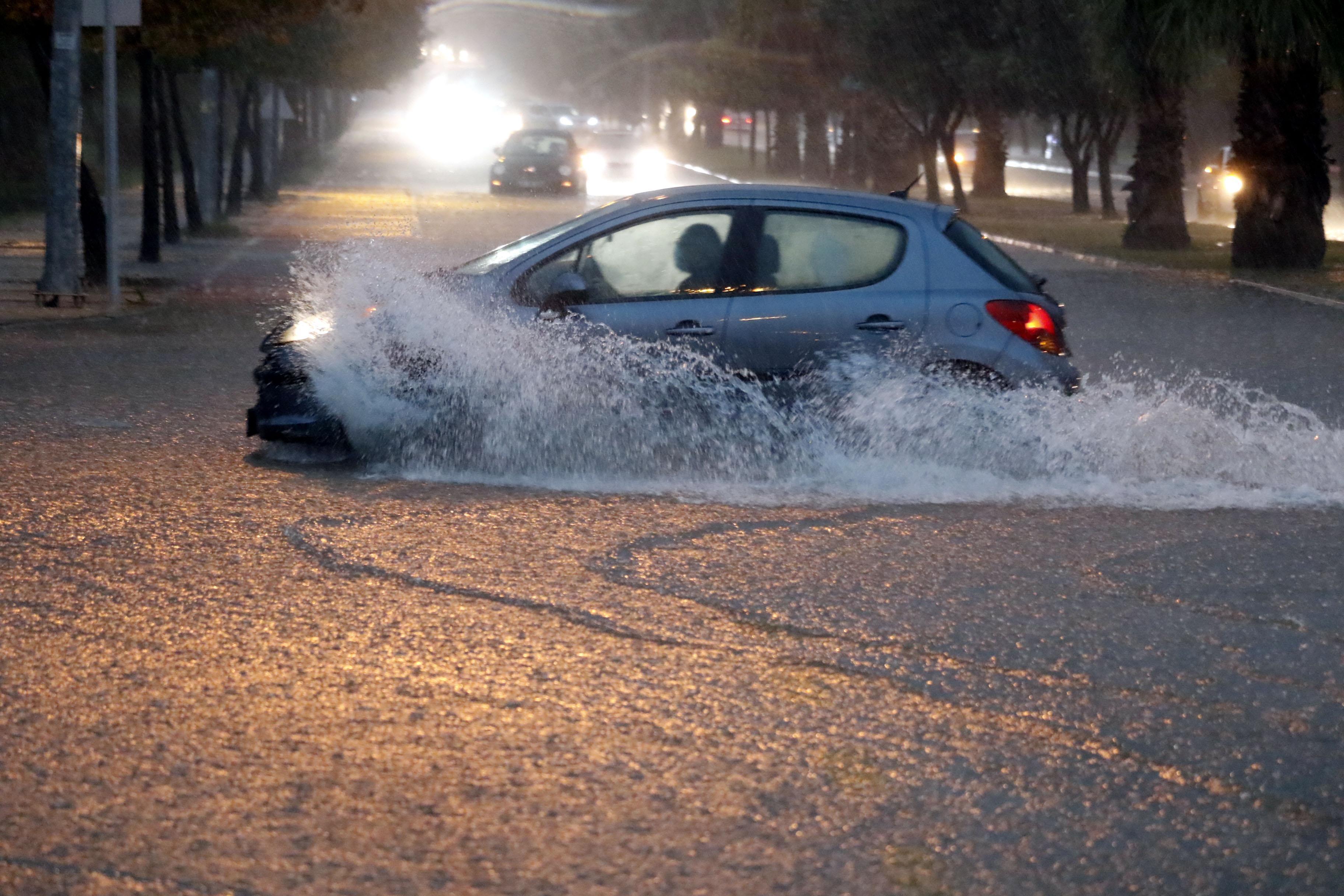 Antalyayı sağanak vurdu