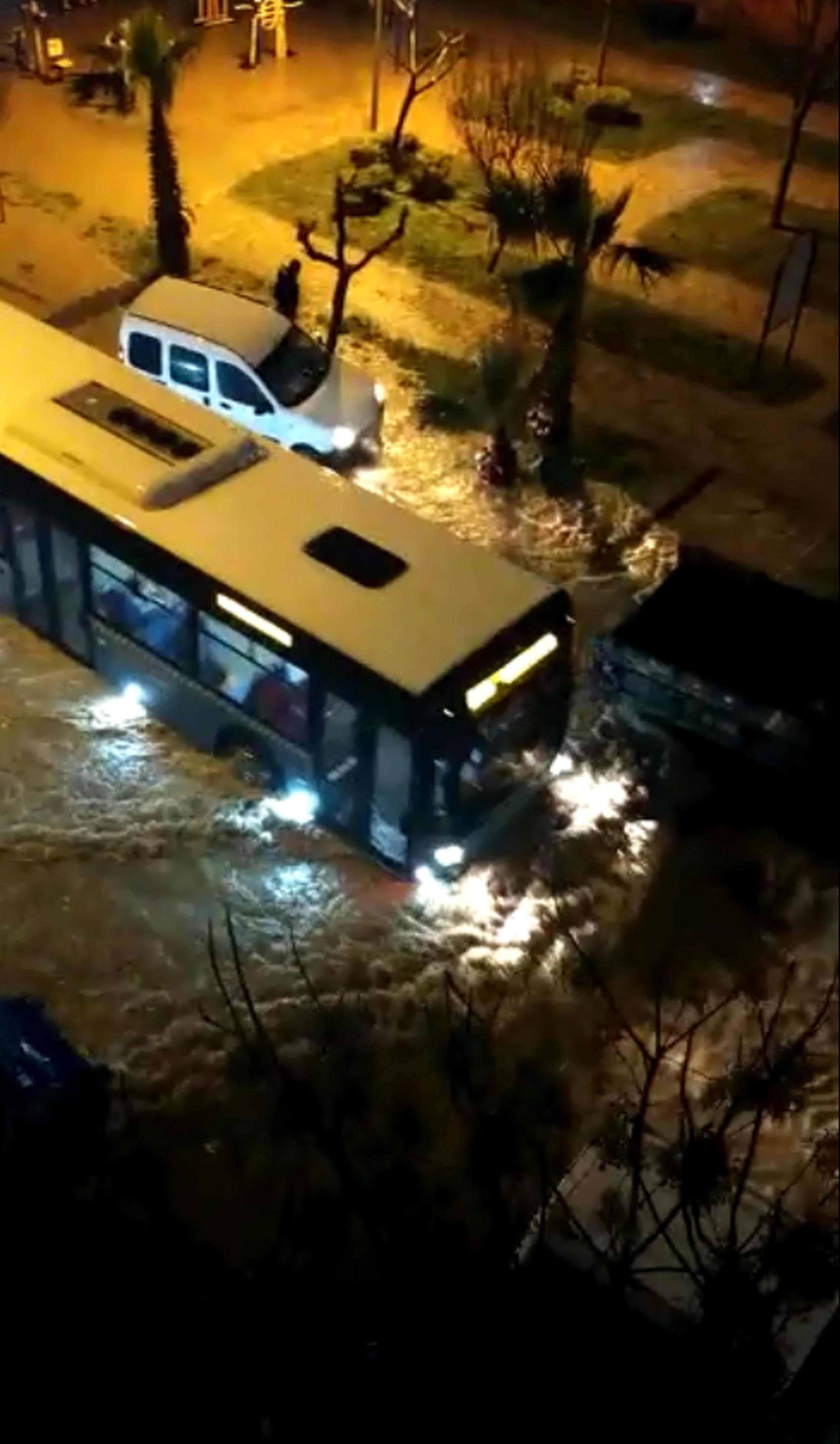 Antalyayı sağanak vurdu