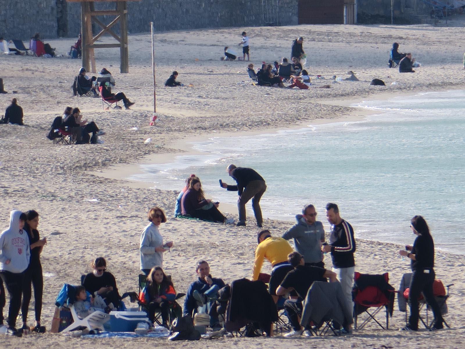 Çeşmede güneşi gören sahillere akın etti
