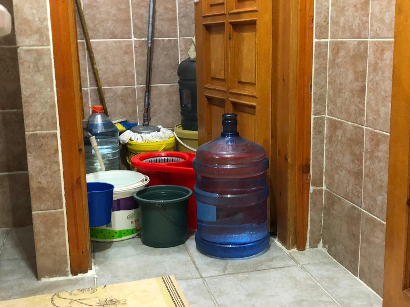 İstanbulda 6 ilçede 30 saatlik su kesintisi hazırlığı... Su satışları patladı; kova bidon ne varsa dolduruldu