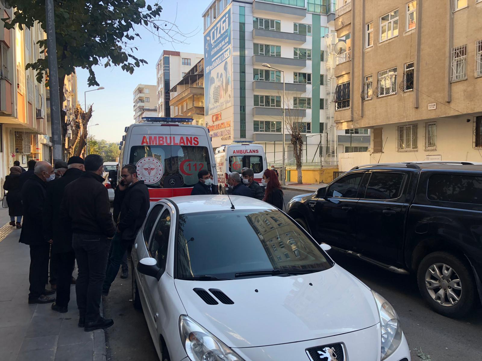 Diyarbakırda doğal gaz zehirlenmesi: Avukat, eşi ve stajyeri öldü