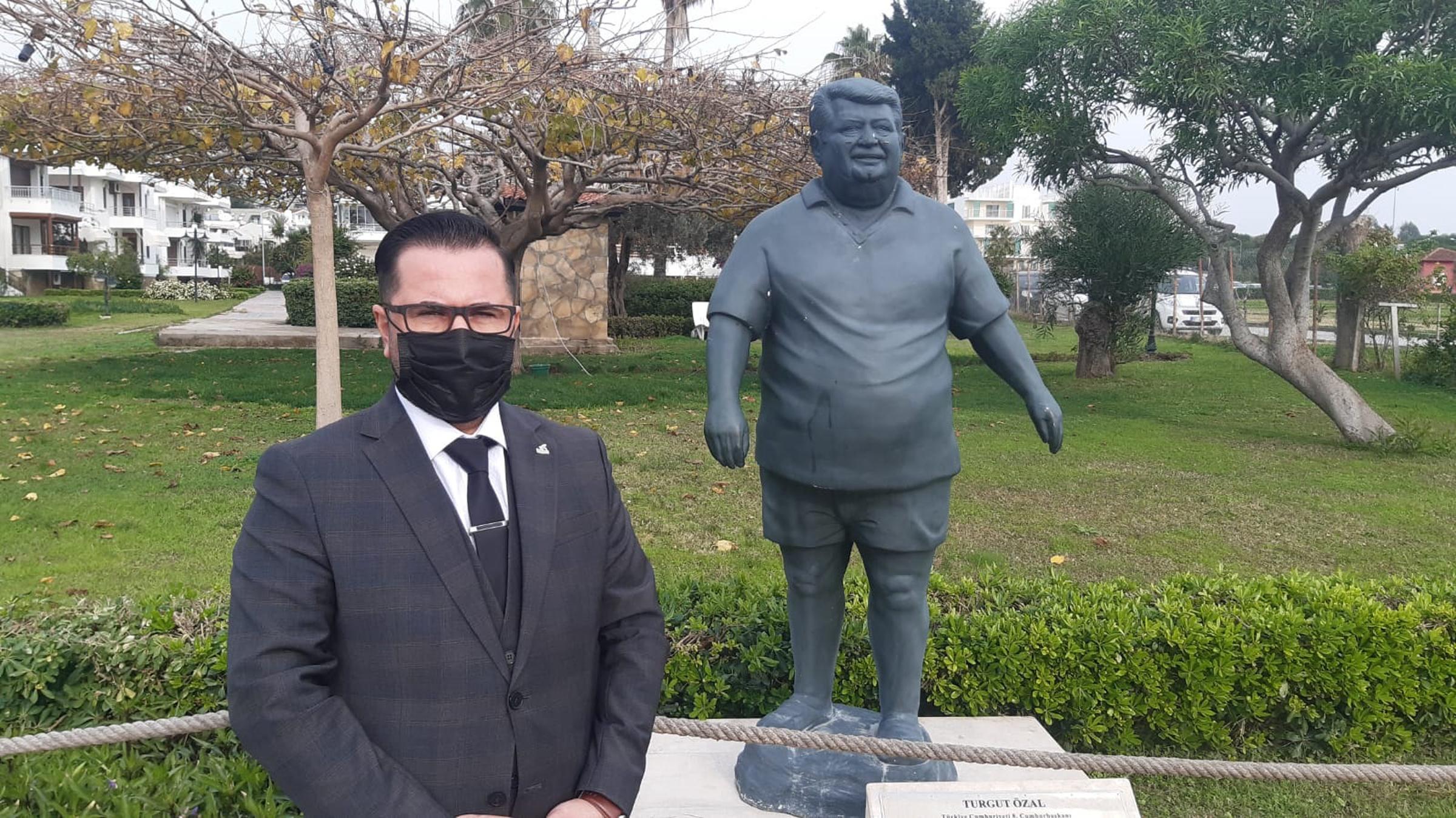 Anavatan Partisinden Özalın heykeline maske takılmasına tepki