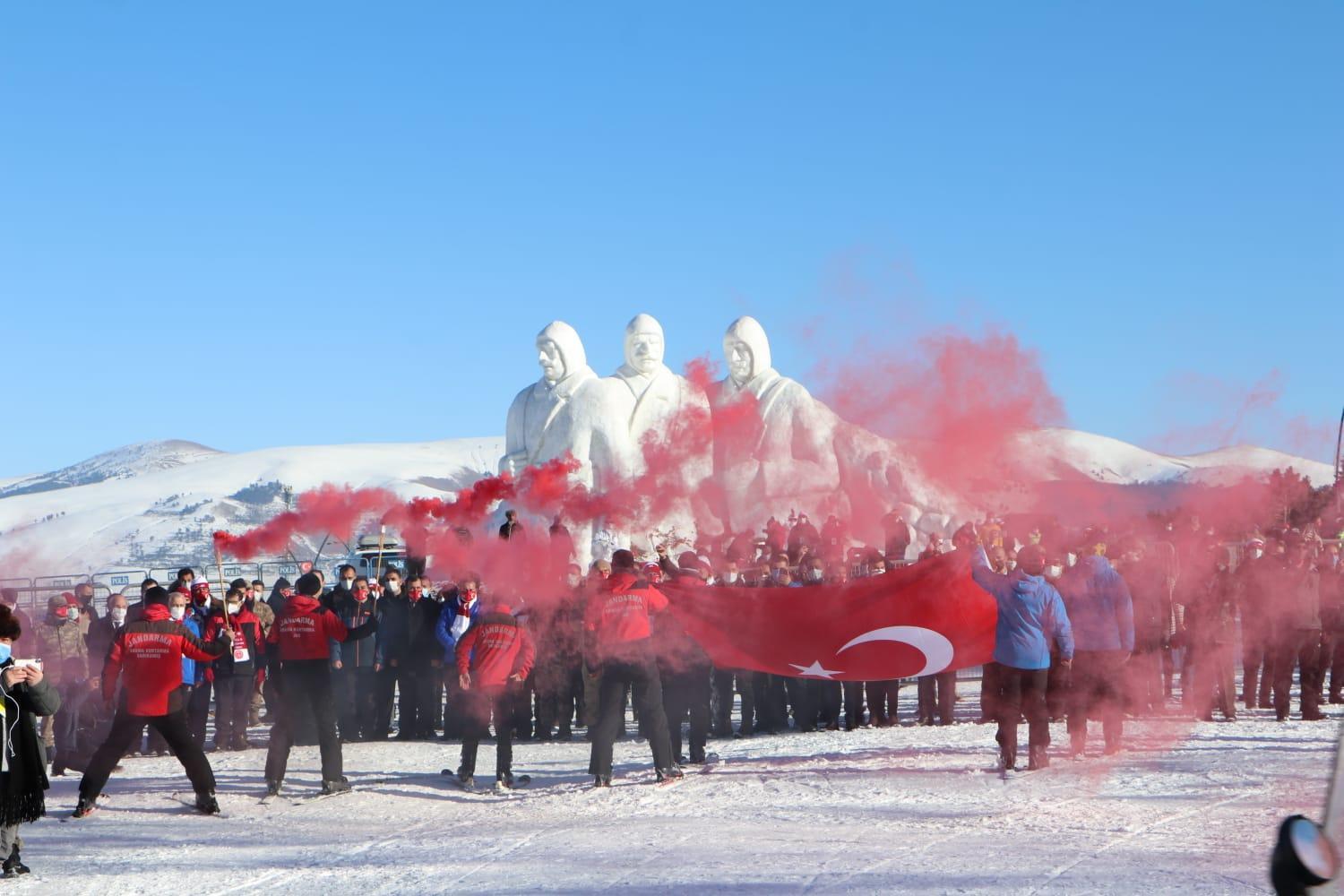 Sarıkamış şehitleri için eksi 14 derecede, koronavirüs tedbirli anma