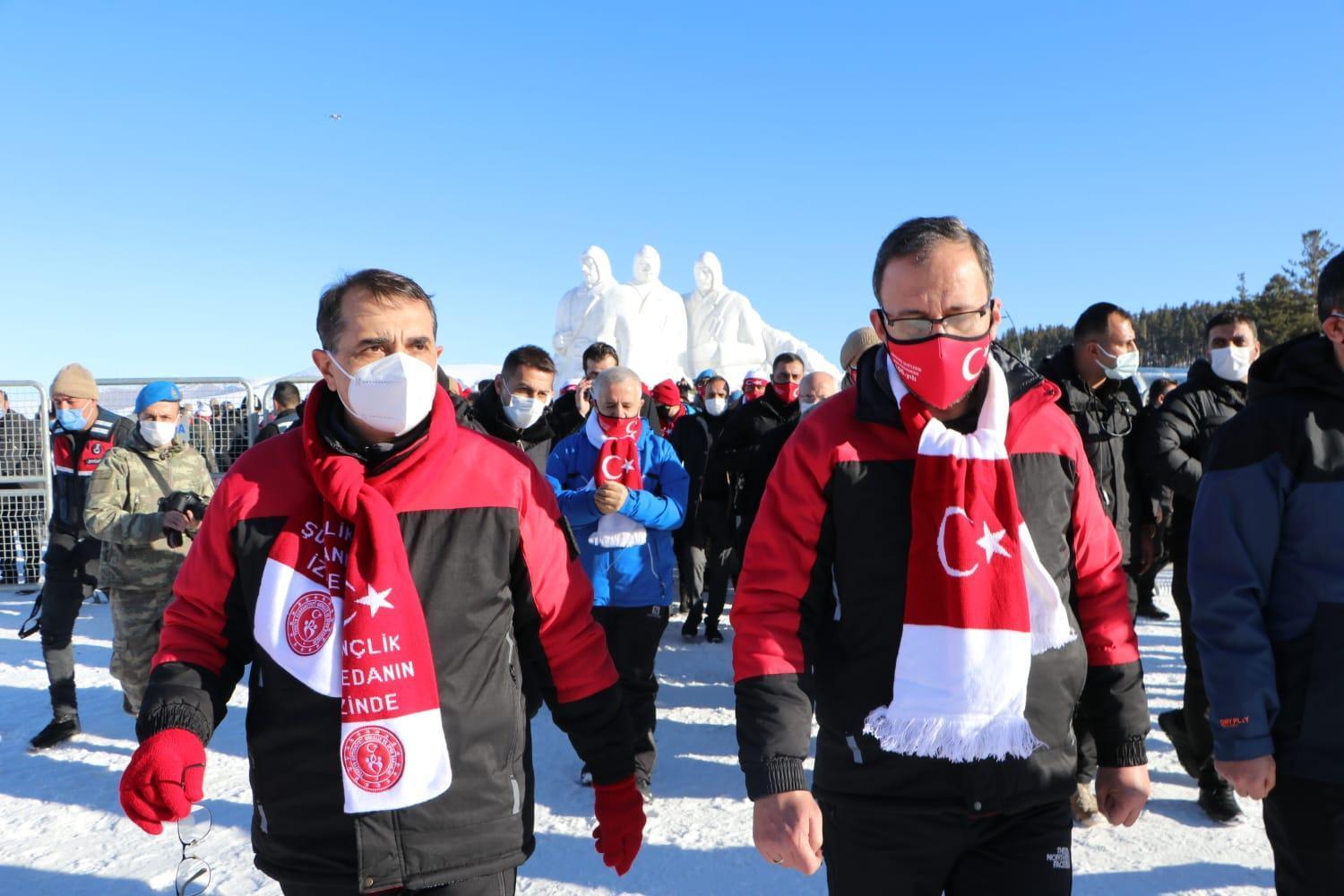 Sarıkamış şehitleri için eksi 14 derecede, koronavirüs tedbirli anma