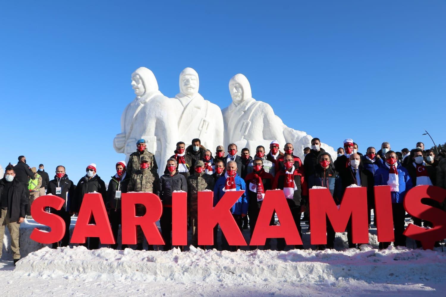 Sarıkamış şehitleri için eksi 14 derecede, koronavirüs tedbirli anma